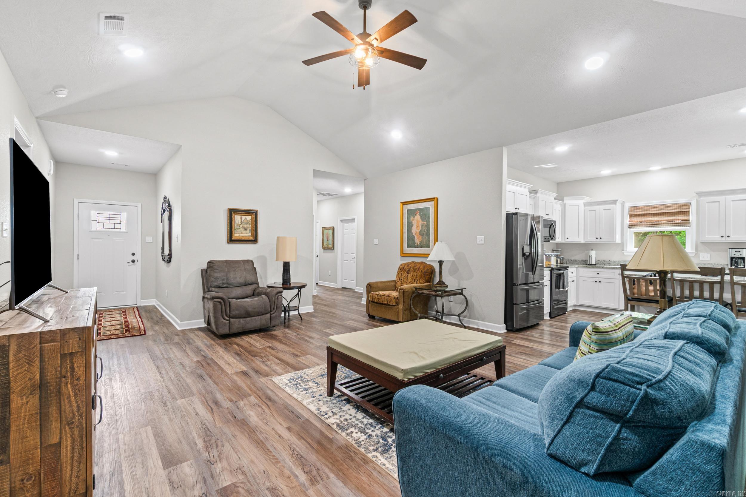 MARTHA'S FIELD - Residential