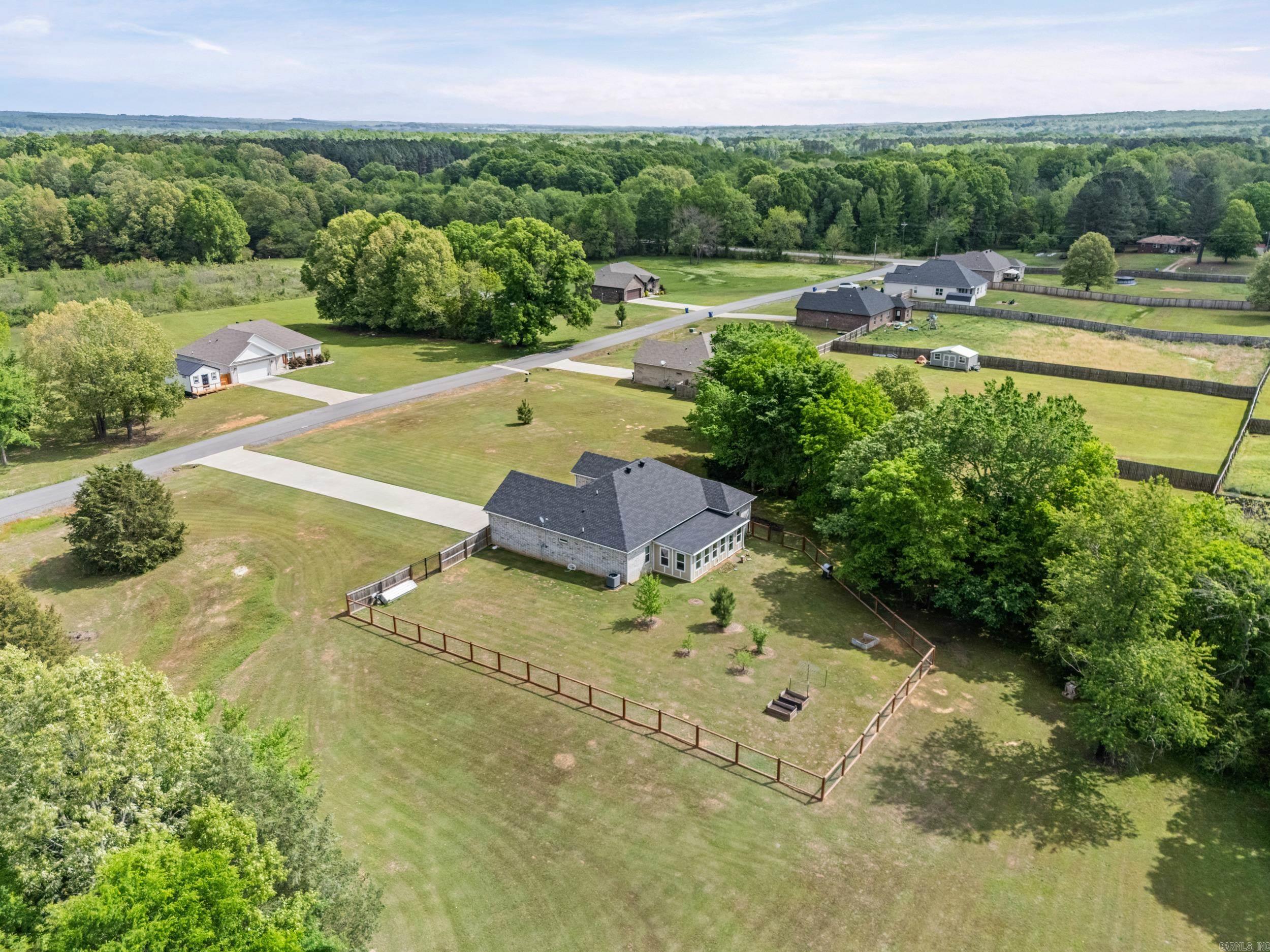 MARTHA'S FIELD - Residential