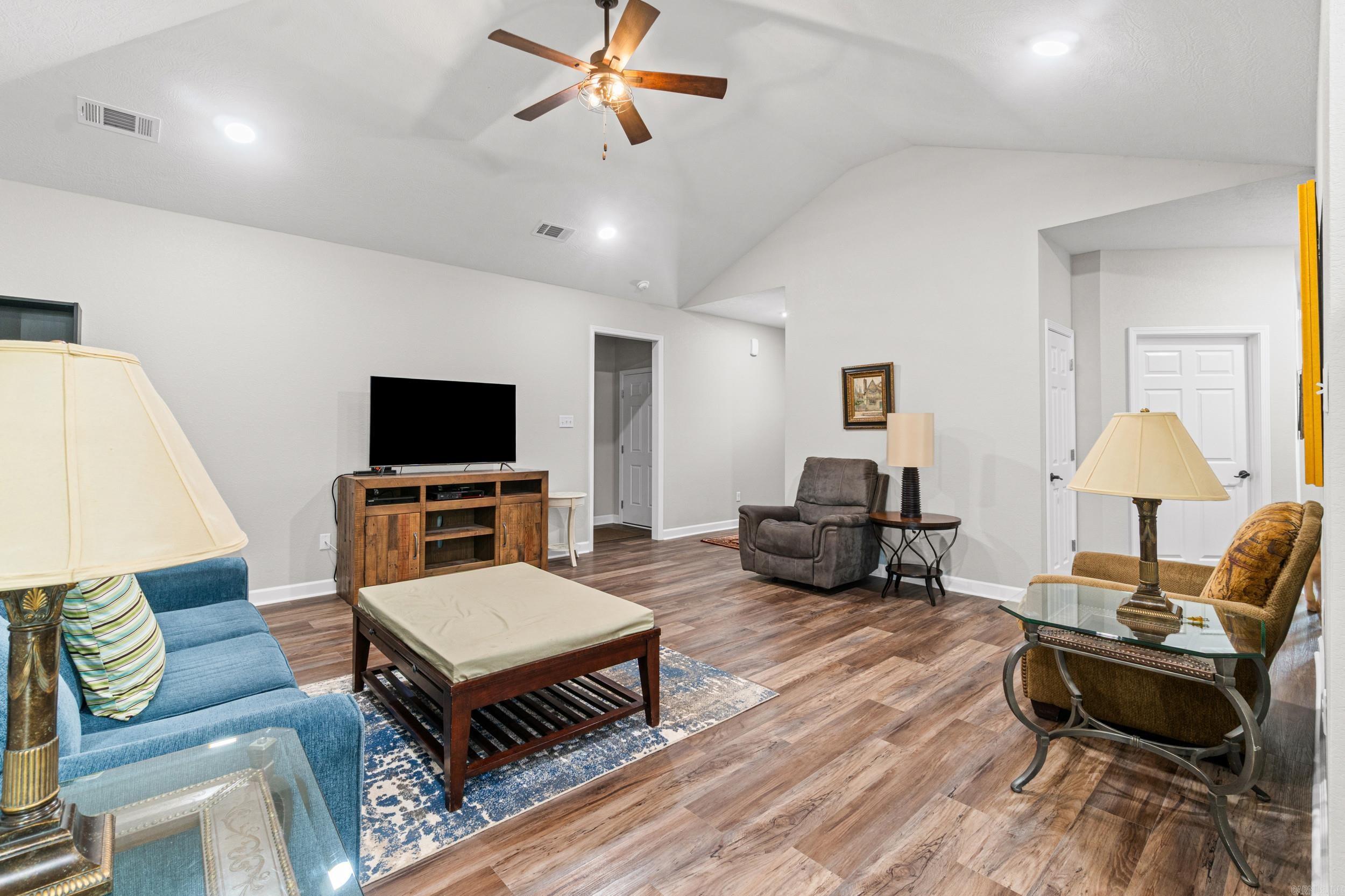 MARTHA'S FIELD - Residential