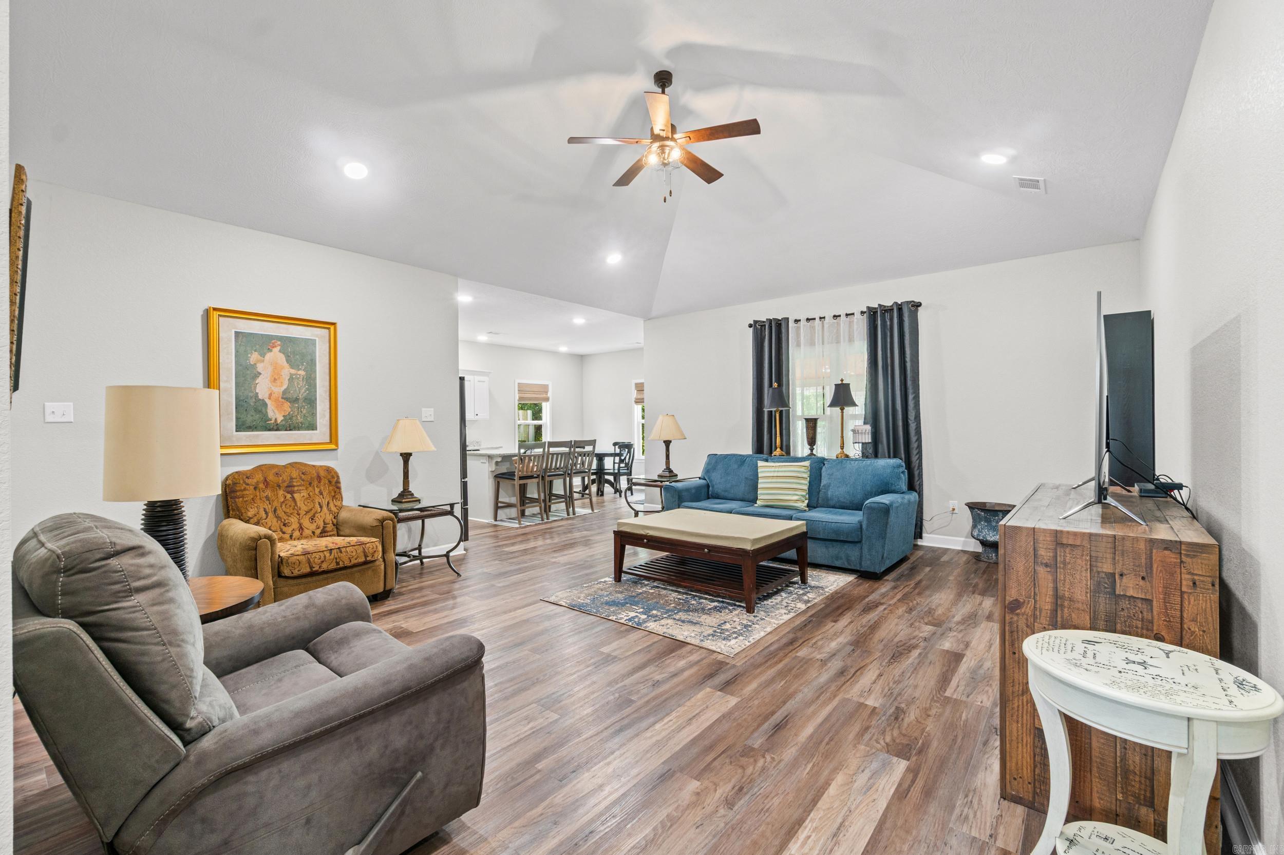 MARTHA'S FIELD - Residential