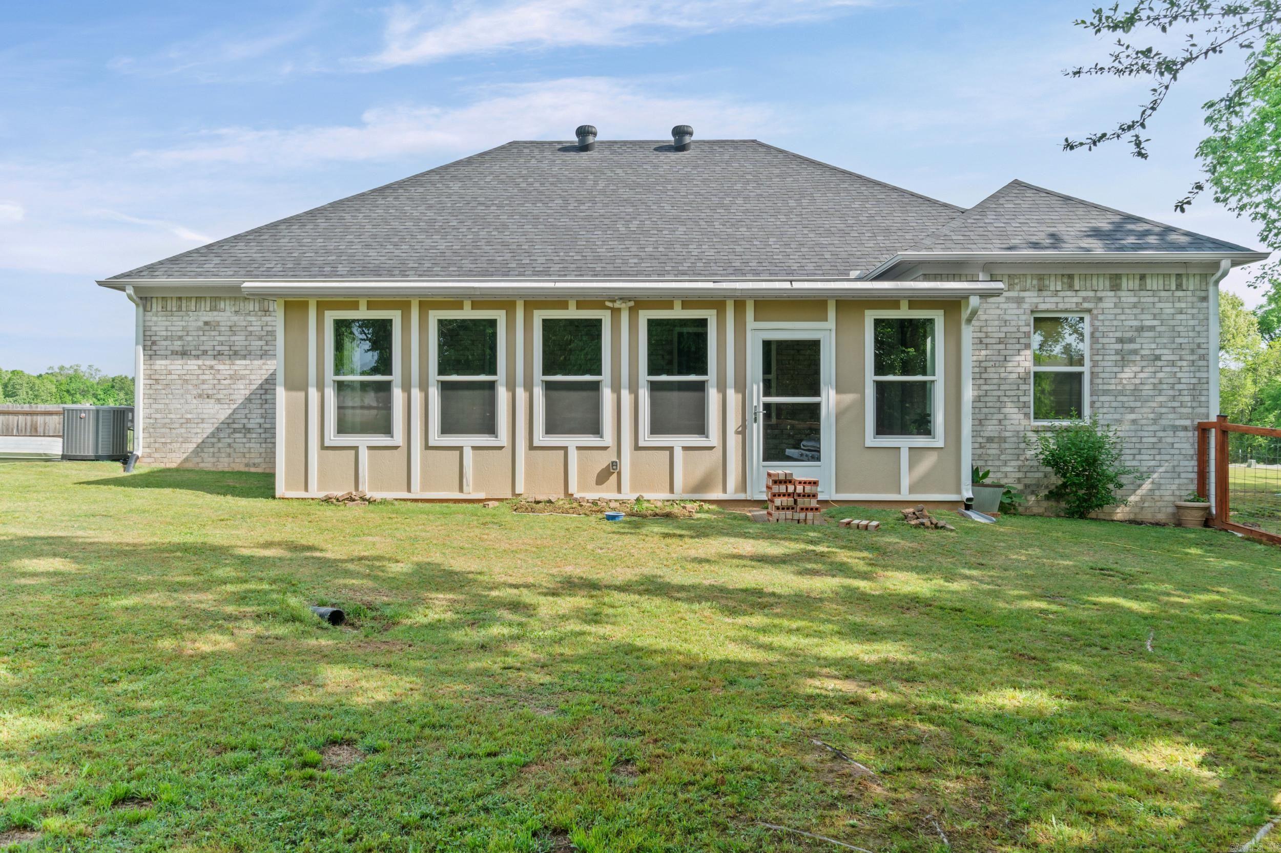 MARTHA'S FIELD - Residential