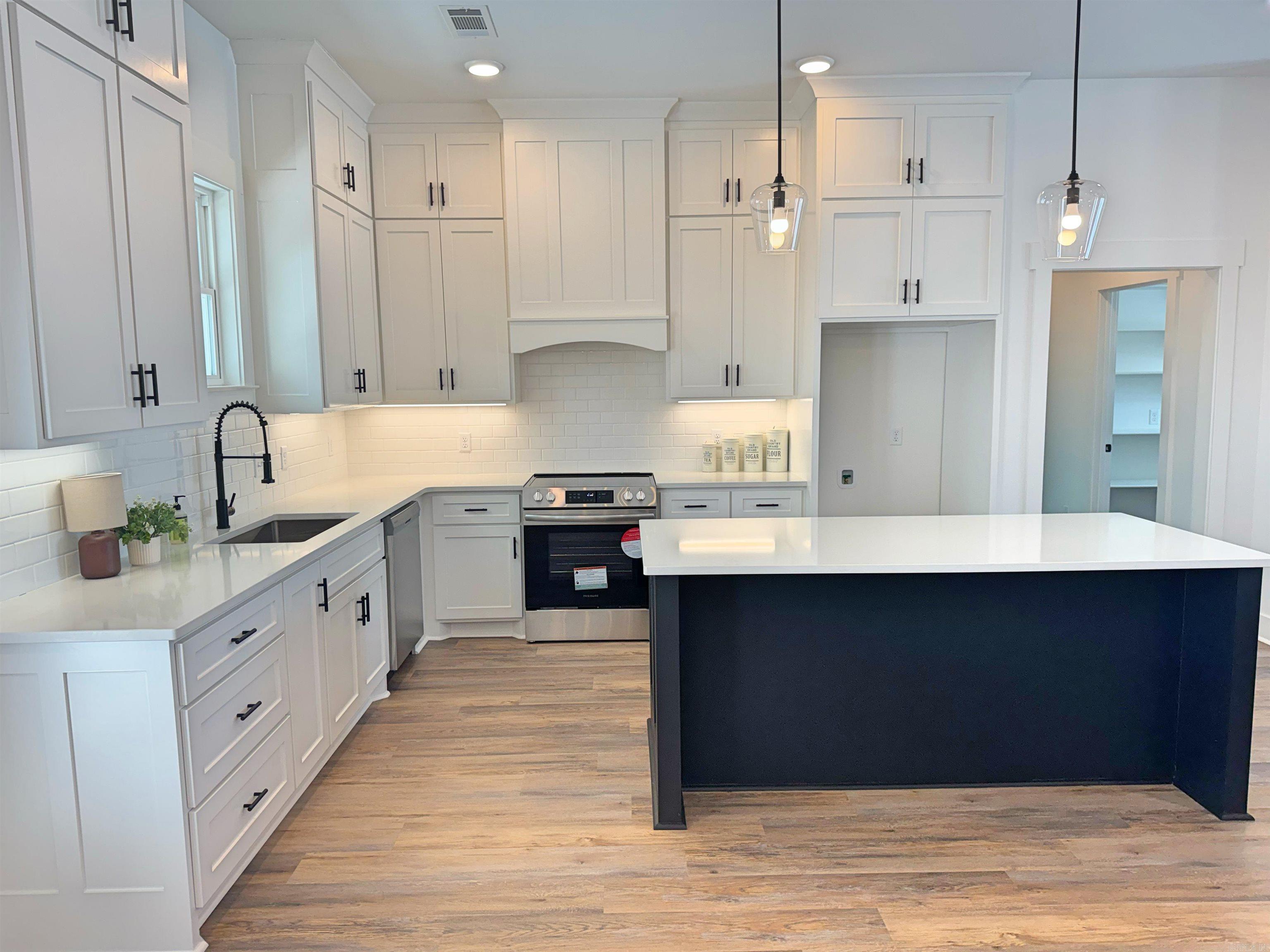 EAST WIND - Residential