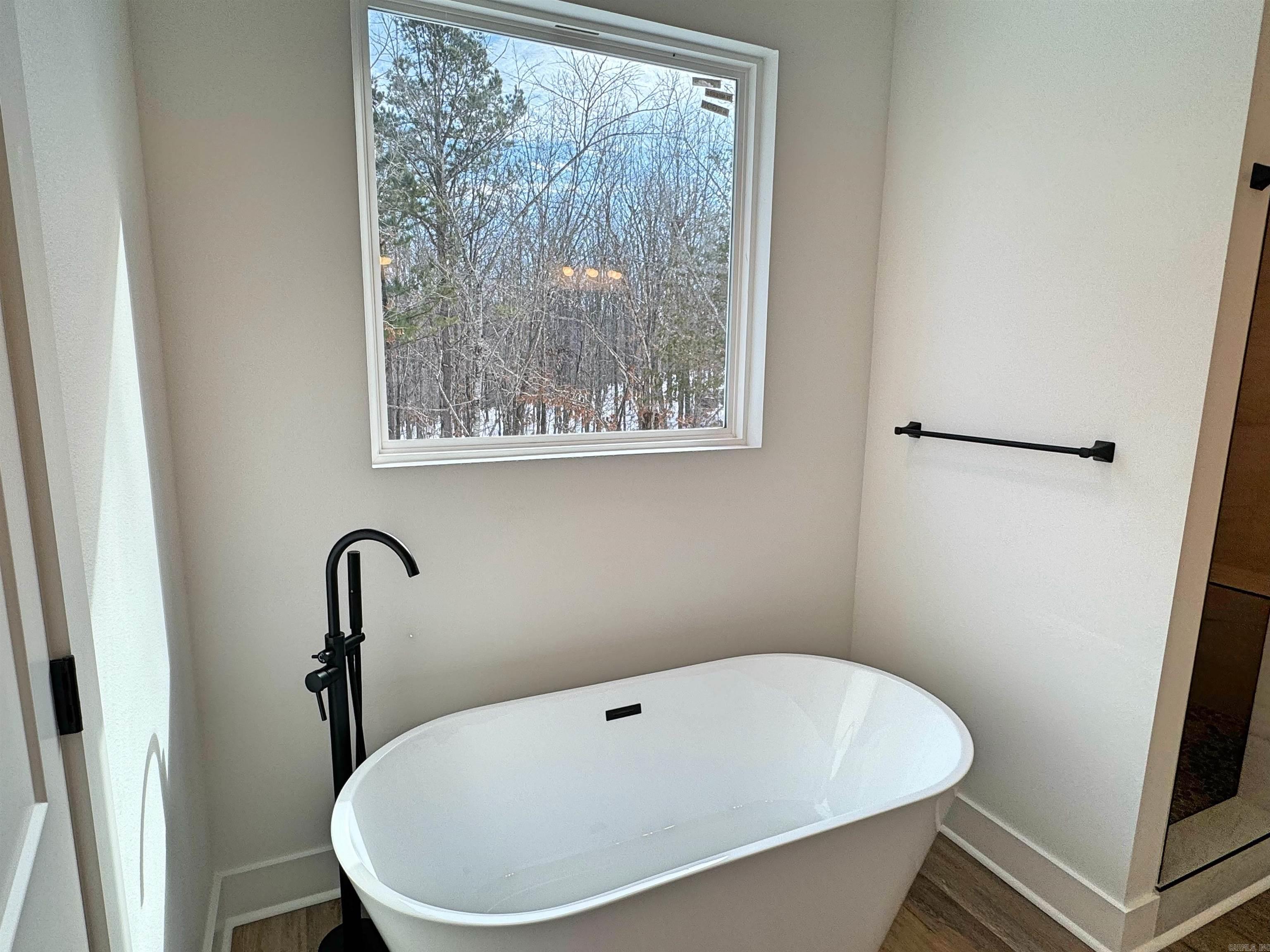 EAST WIND - Residential