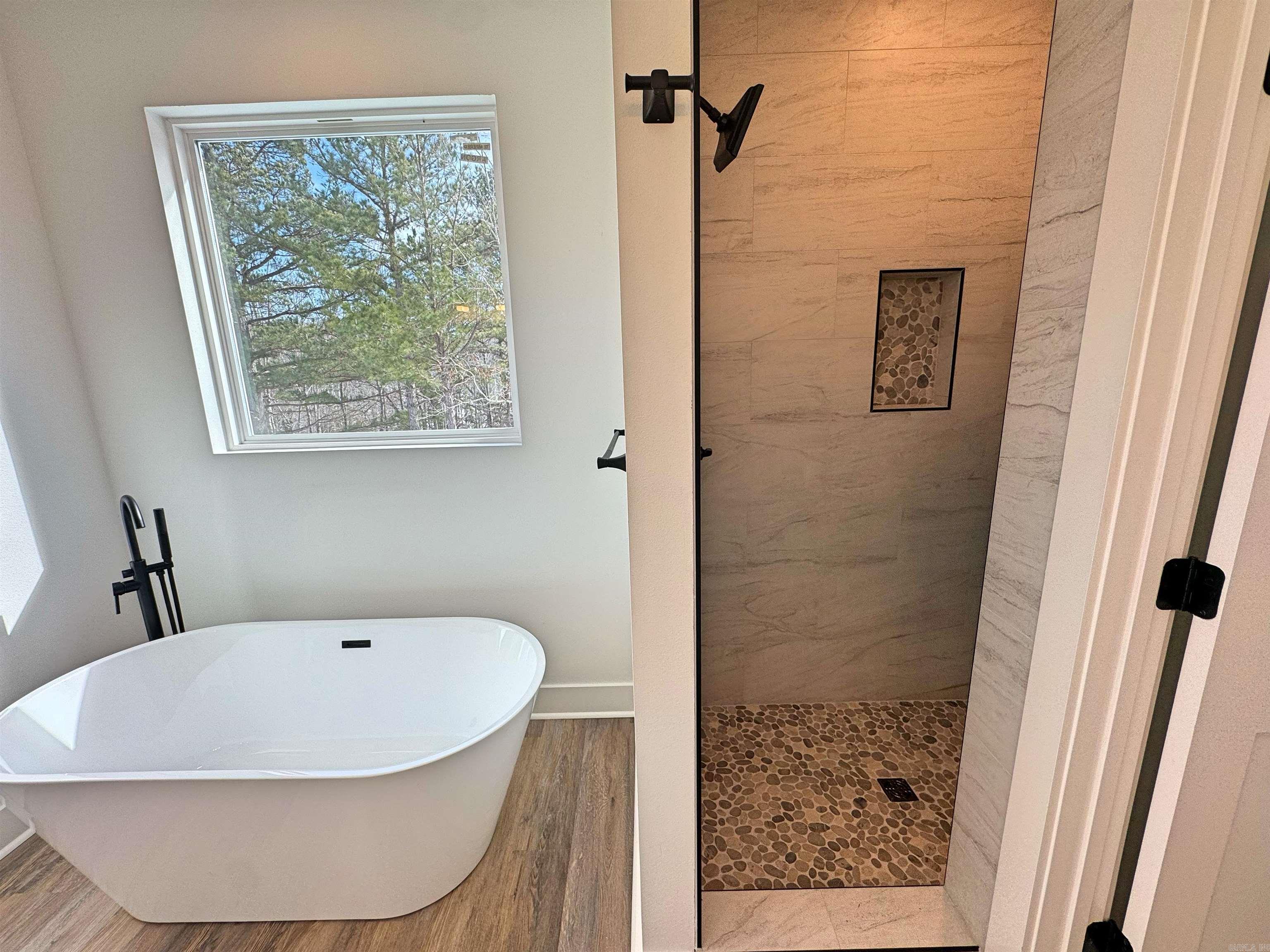 EAST WIND - Residential