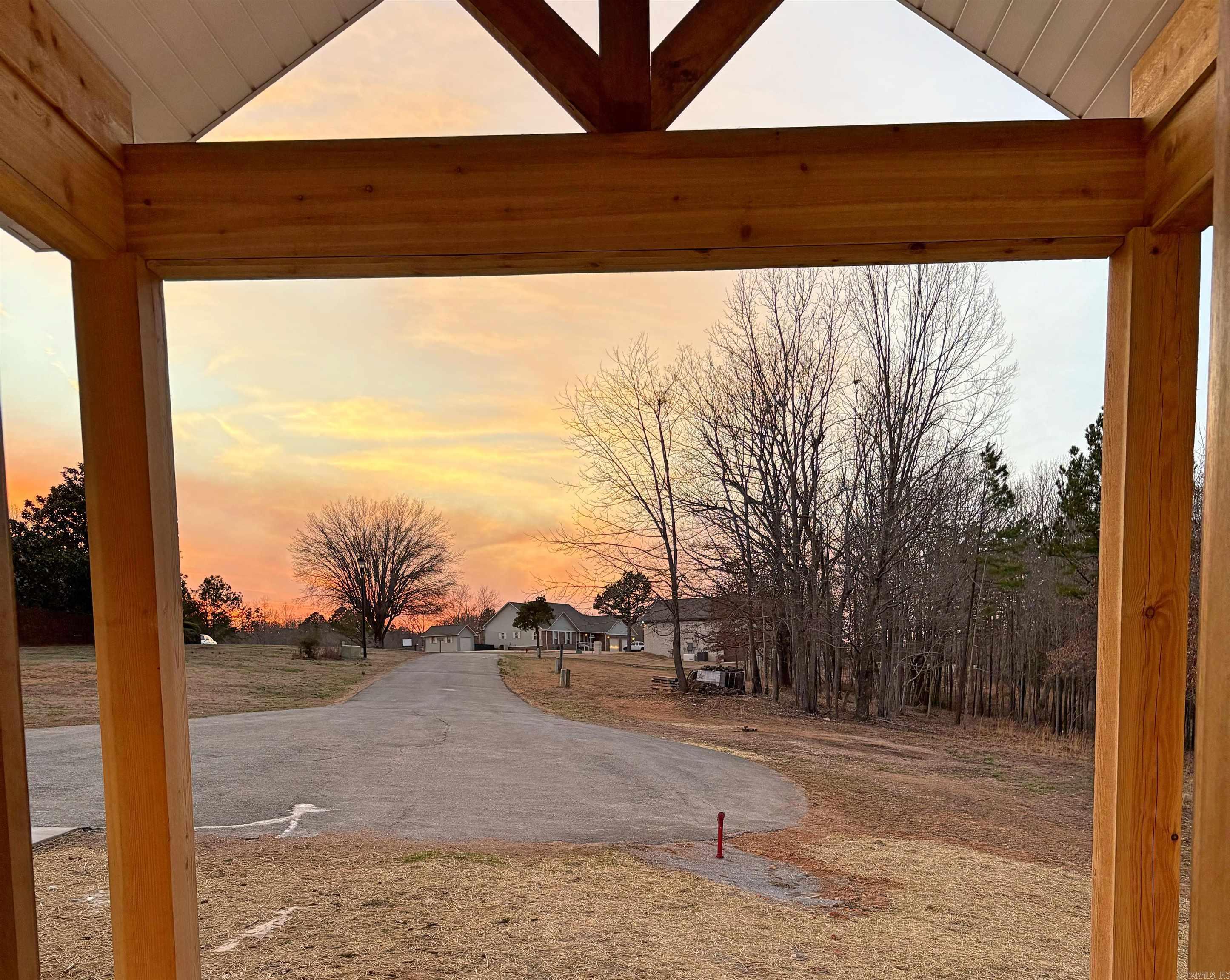 EAST WIND - Residential