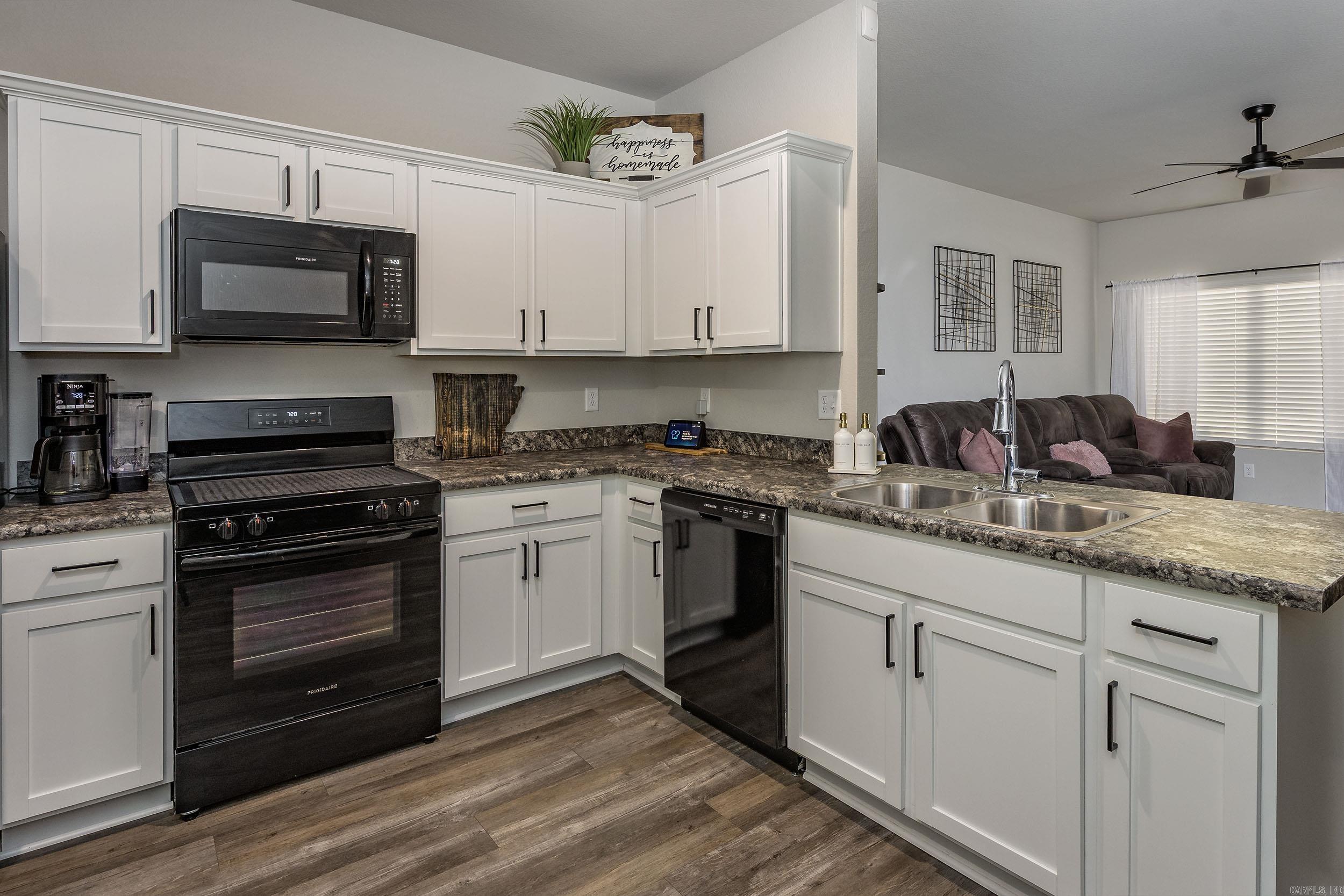 HILLDALE CROSSING - Residential