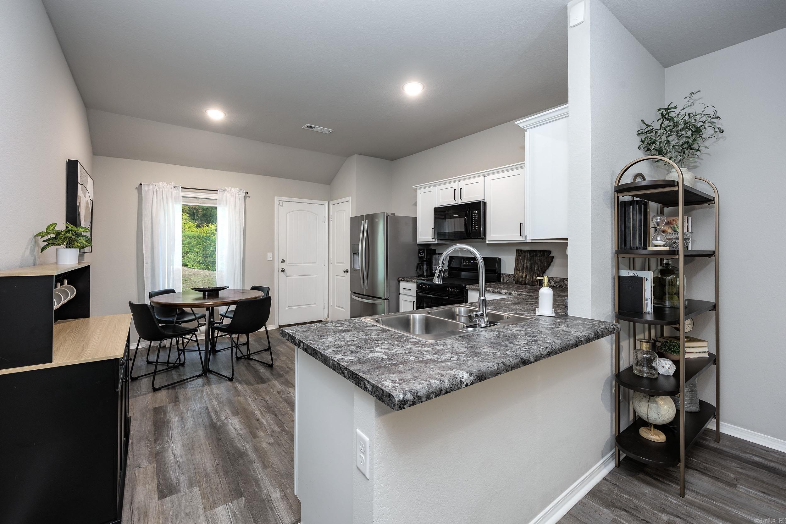 HILLDALE CROSSING - Residential