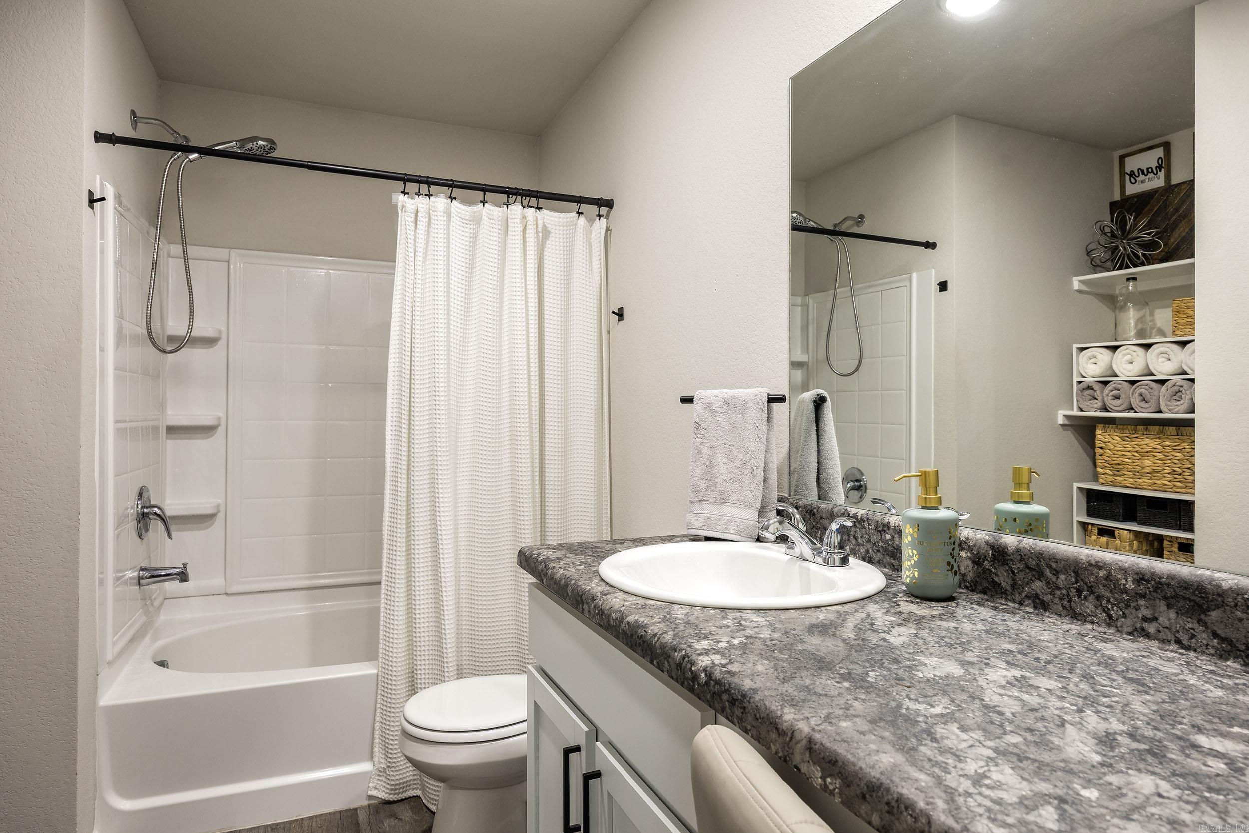 HILLDALE CROSSING - Residential
