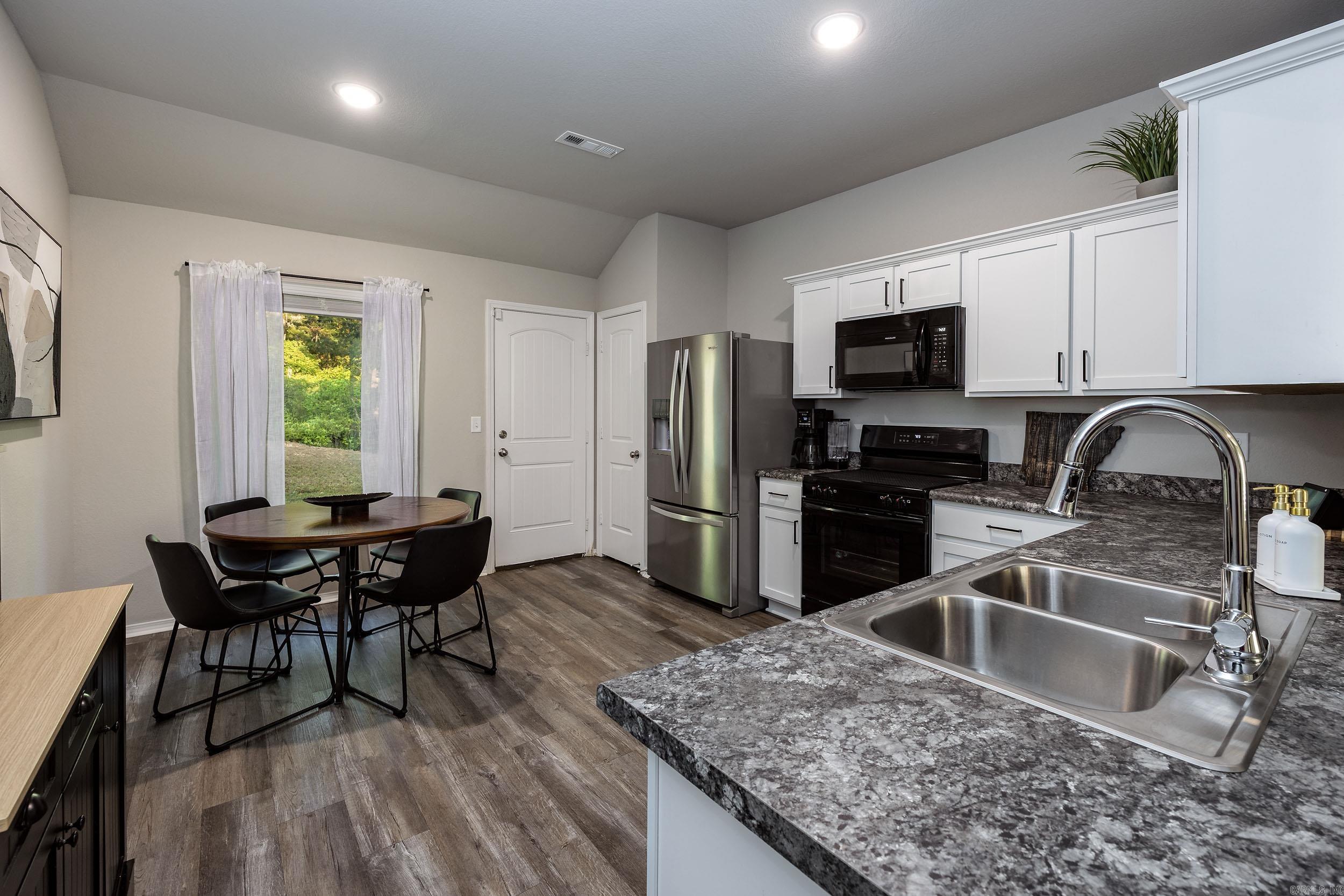 HILLDALE CROSSING - Residential