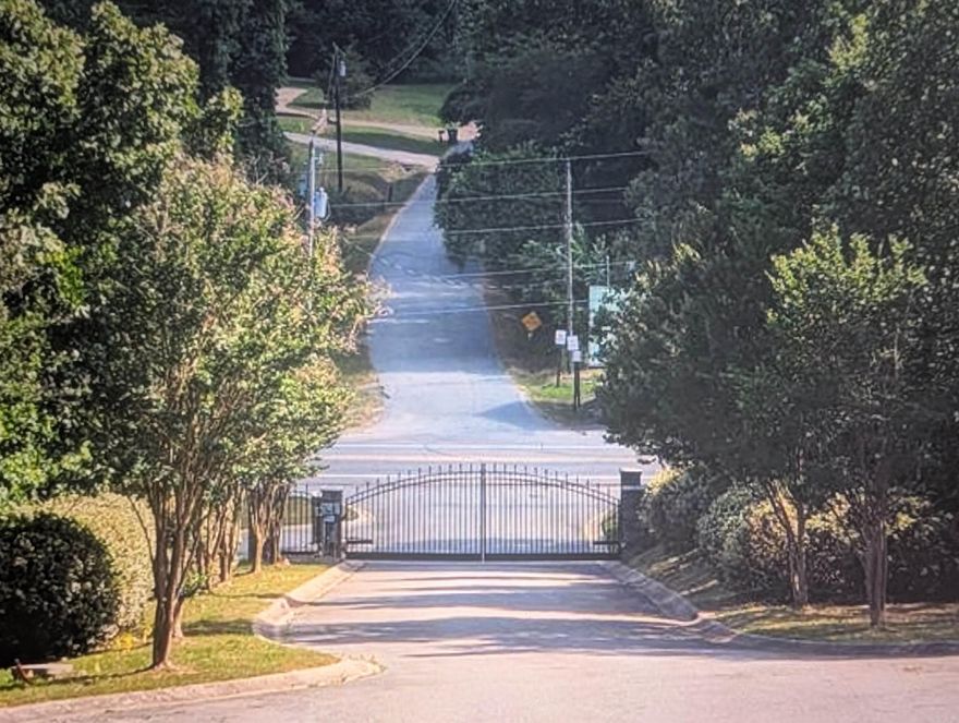 One of the most Gorgeous views of the Arkansas River and Pinnacle Mountain, simply breath taking. Looking to build your dream home, this lot can give you that amazing view of nature.. Mountain River is a gated subdivision. Call today for a private tour.. Please see agent remarks for all showings.