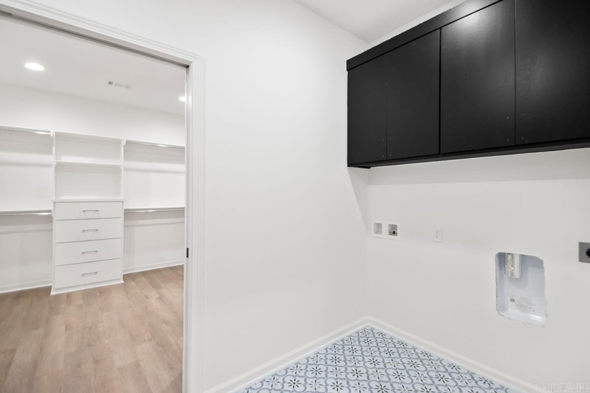 WINCHESTER ESTATES - Residential