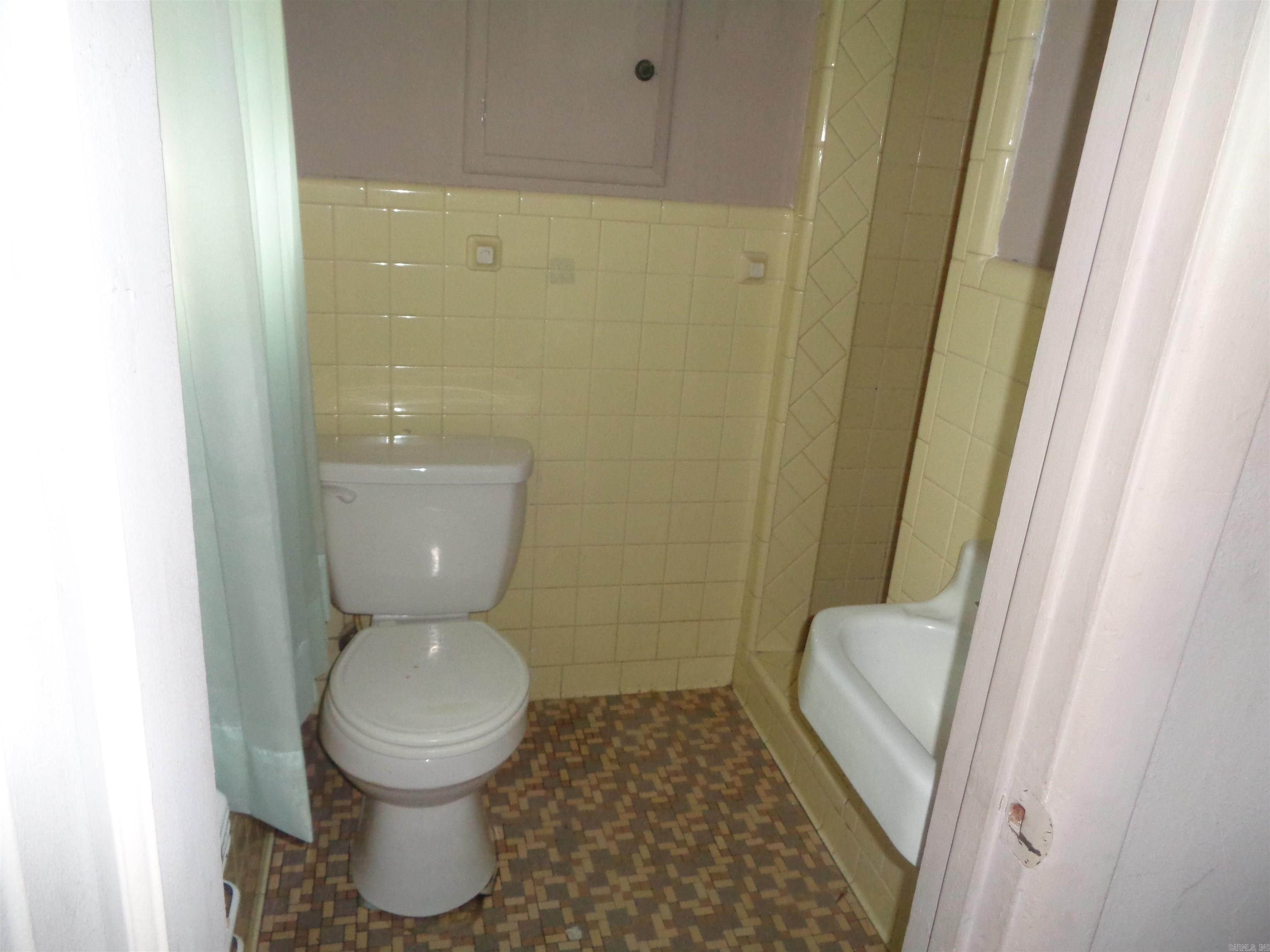Buhlers 10th - Residential Lease