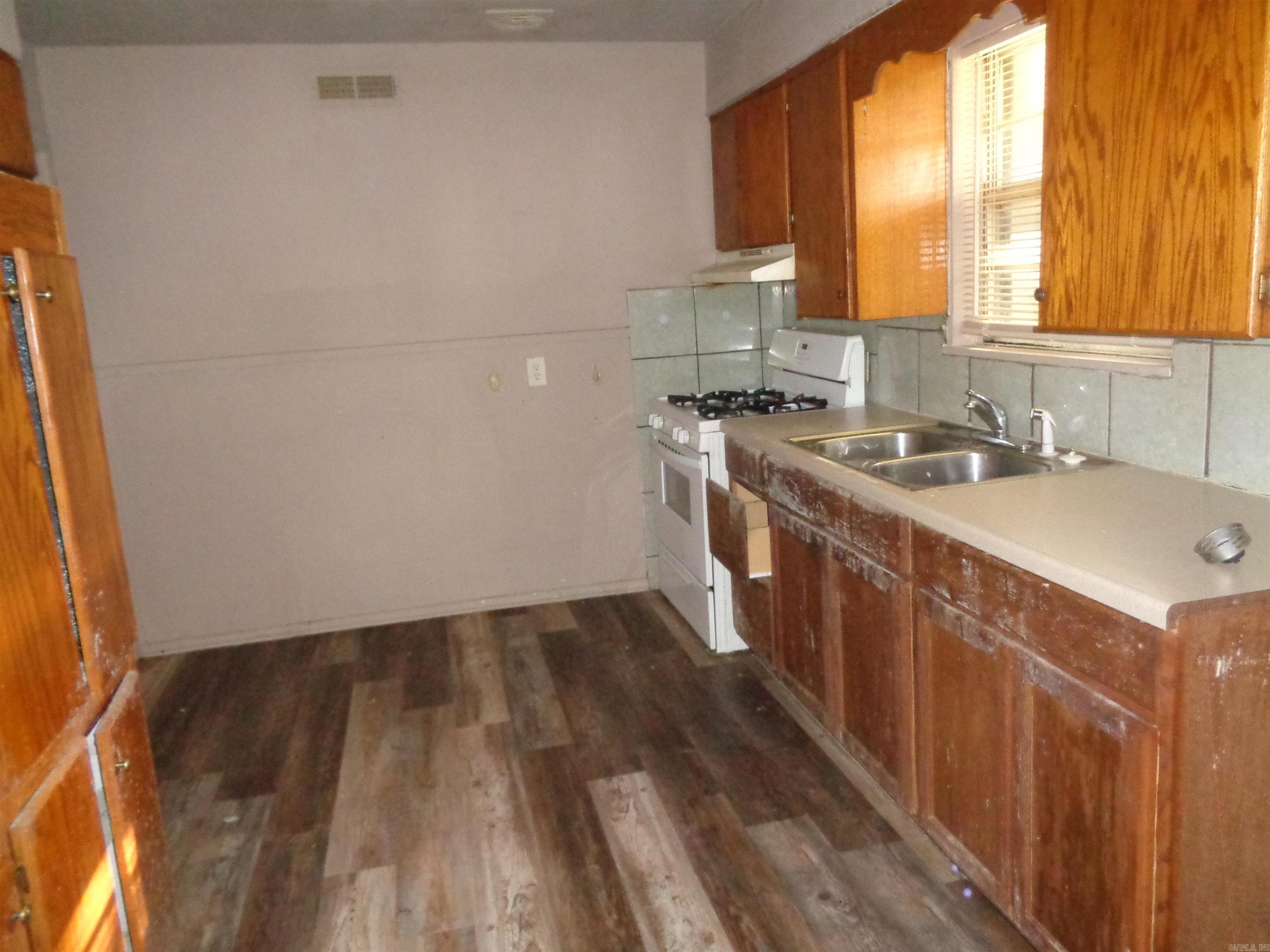 Buhlers 10th - Residential Lease