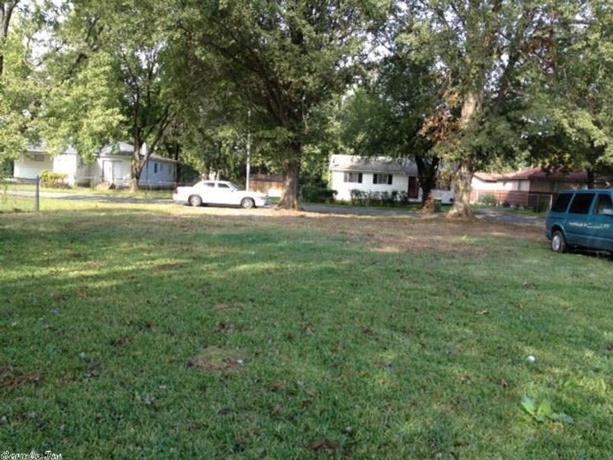 This vacant lot is locate off of E Broadway in North Little Rock. There are large shade trees in an established neighborhood. Build your own home. Call today for details. Fannie Mae Home Path property submit all offers on www.homepath.com
