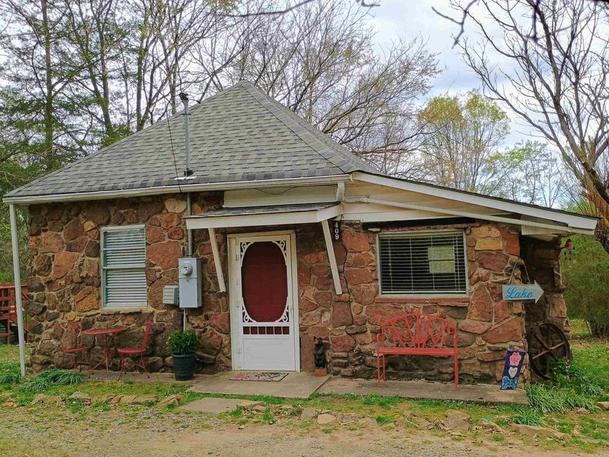 Cute as a button !!  Perfect home if you're just starting, downsizing, weekending or want an investment (VRBO). This 2 bedroom/1 bath cottage is less than 2 miles from  the lake and within walking distance of downtown Heber Springs. An additional lot gives you plenty of room to park your lake toys. Beautiful hardwood floors, original rock wall fireplace with gas logs, newer roof, HVAC, water pipes, vents under house and paint. New washer/dryer. Relax on the back deck and enjoy the privacy of your own little world. Call today for a viewing appt.