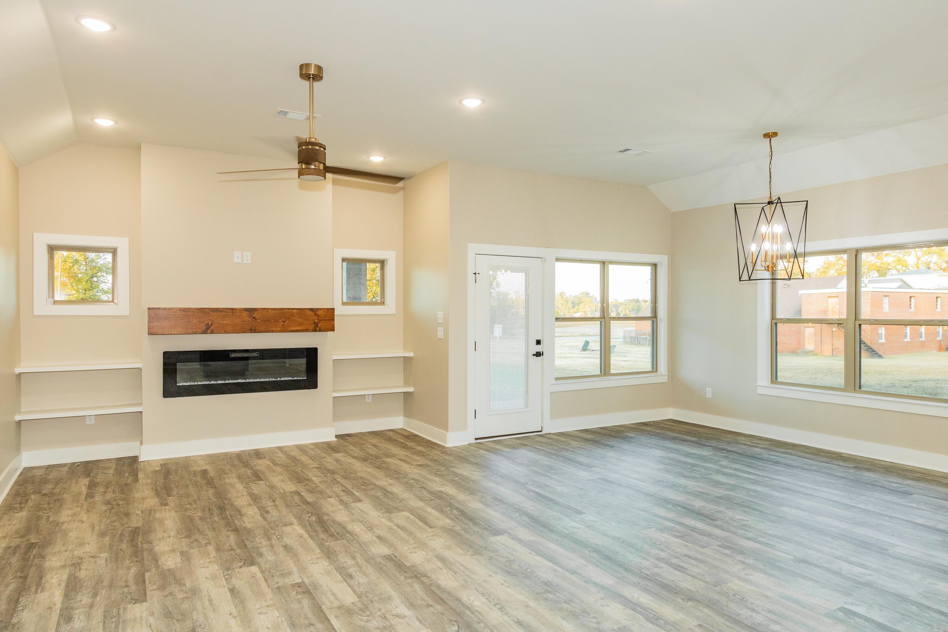 GARLANDS - Residential