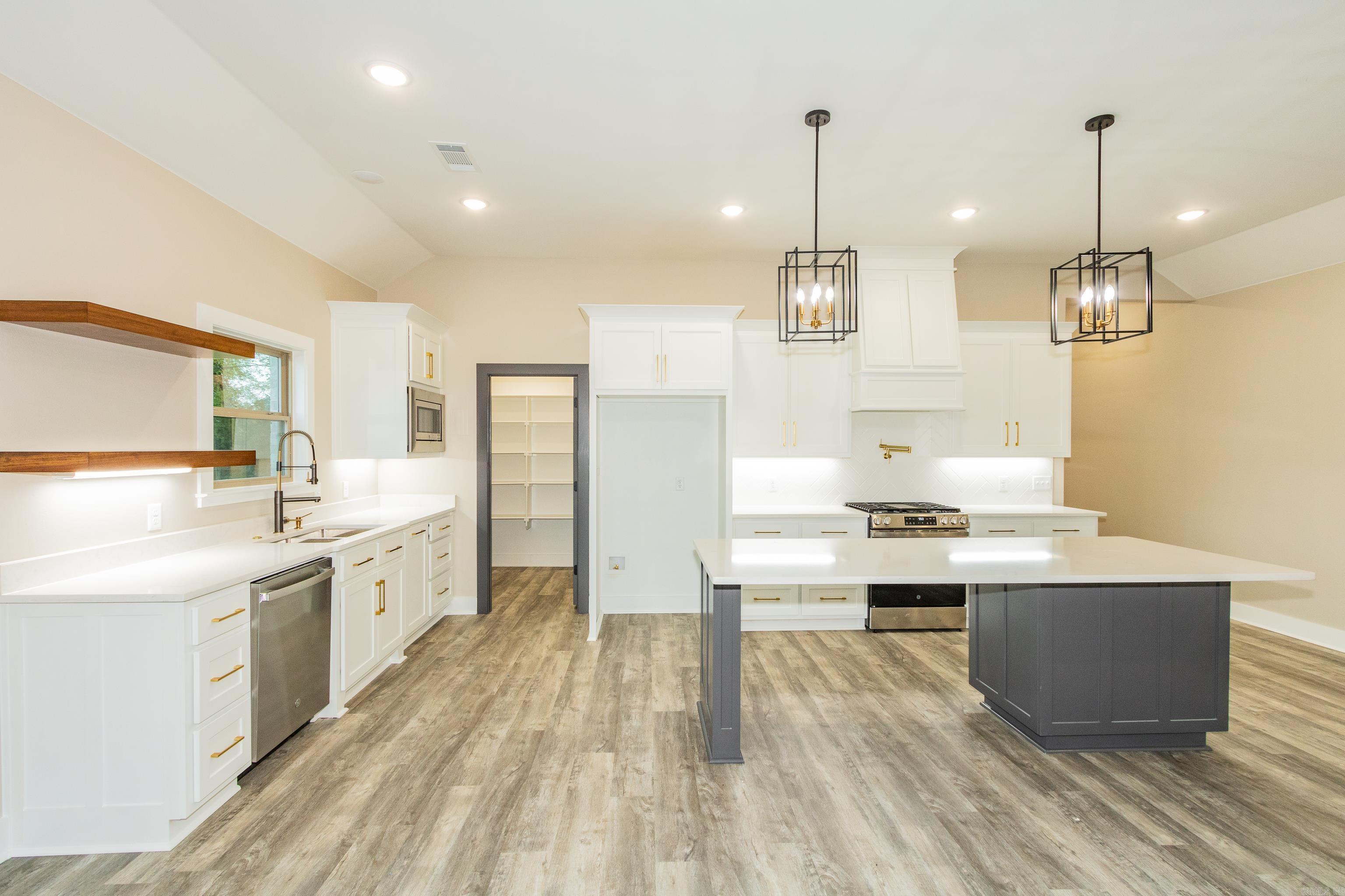 GARLANDS - Residential