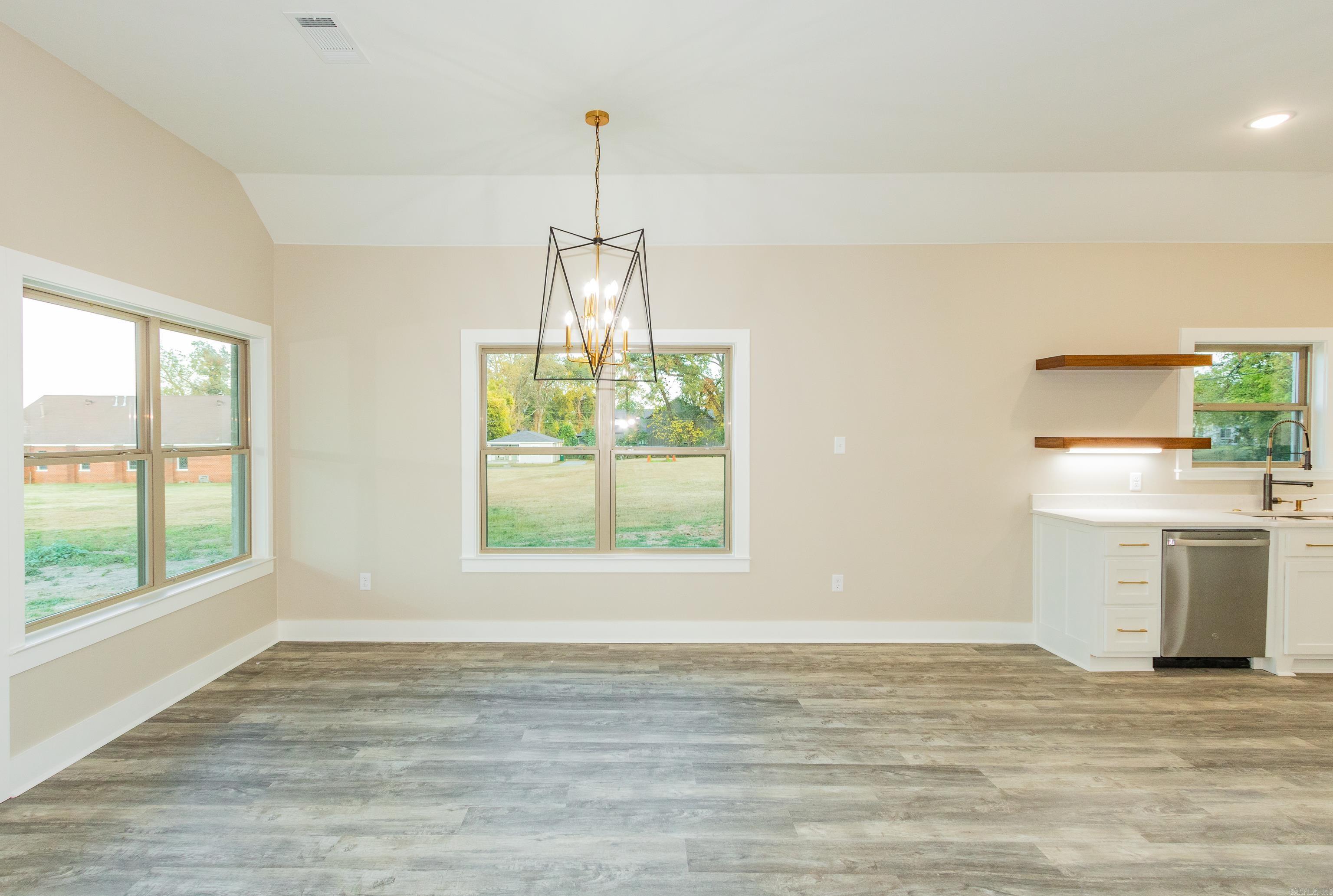 GARLANDS - Residential