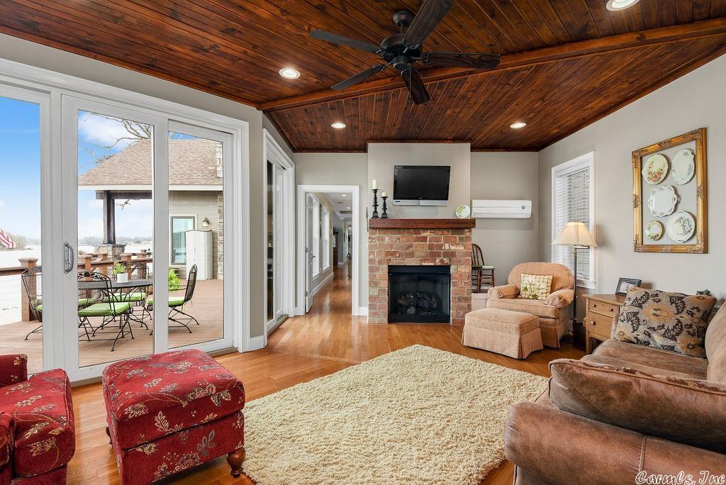 SOUTH SHORE - Residential