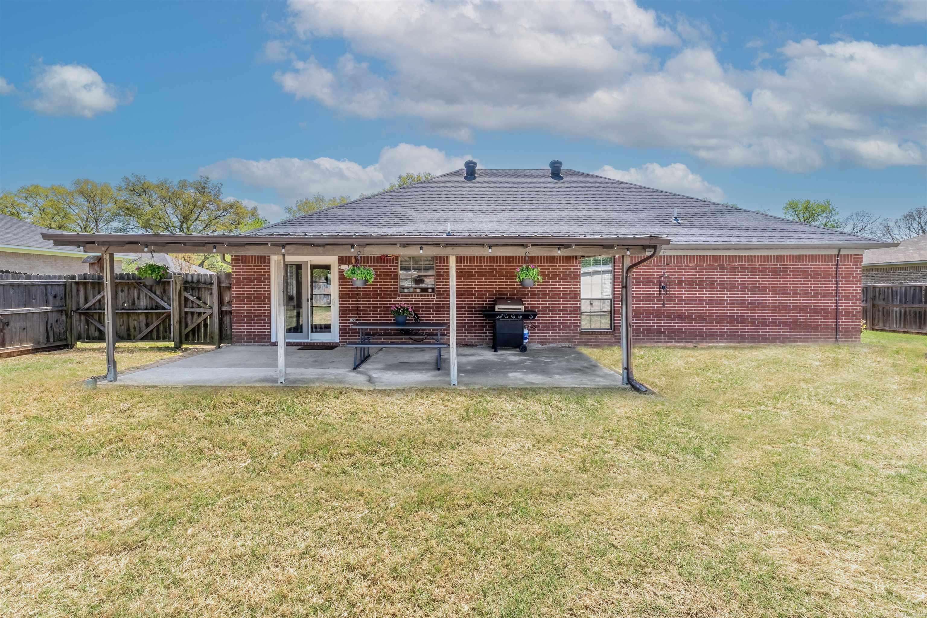 WEST POINTE - Residential