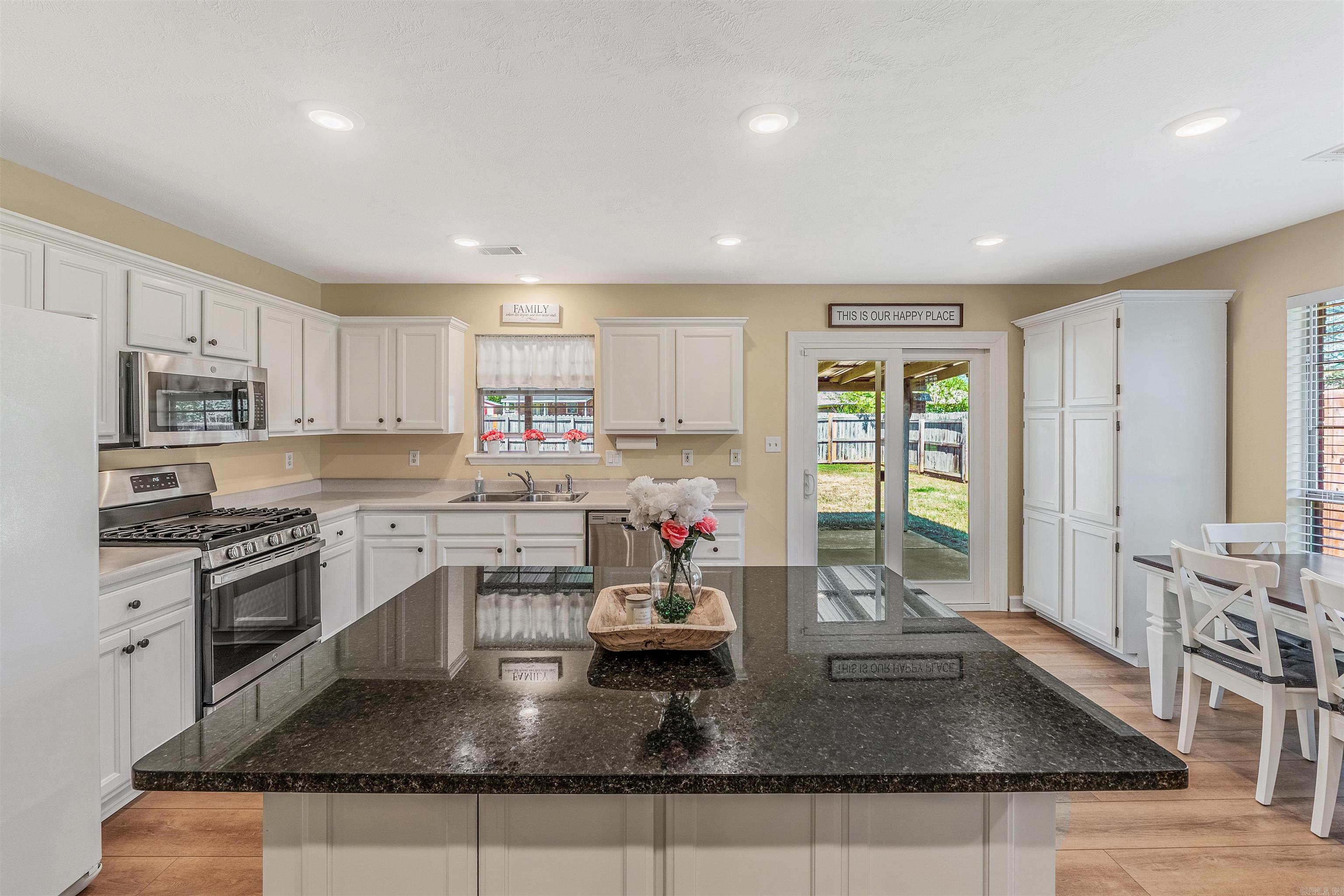 WEST POINTE - Residential