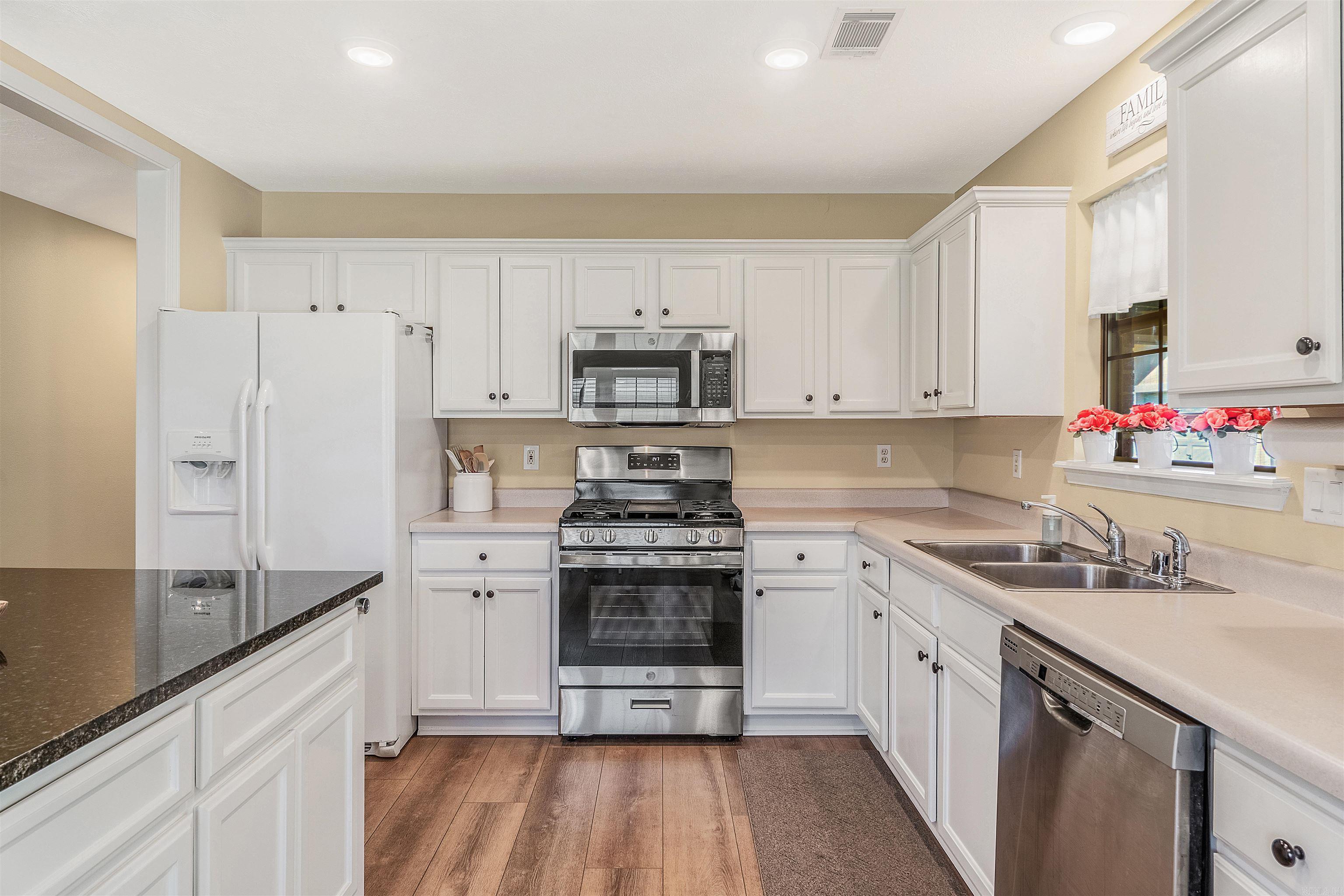 WEST POINTE - Residential