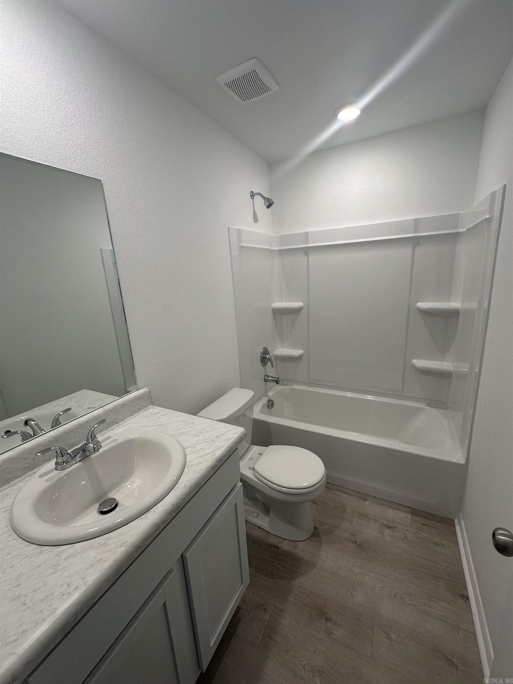 COUNTRY CLUB OF ARK THE - Residential