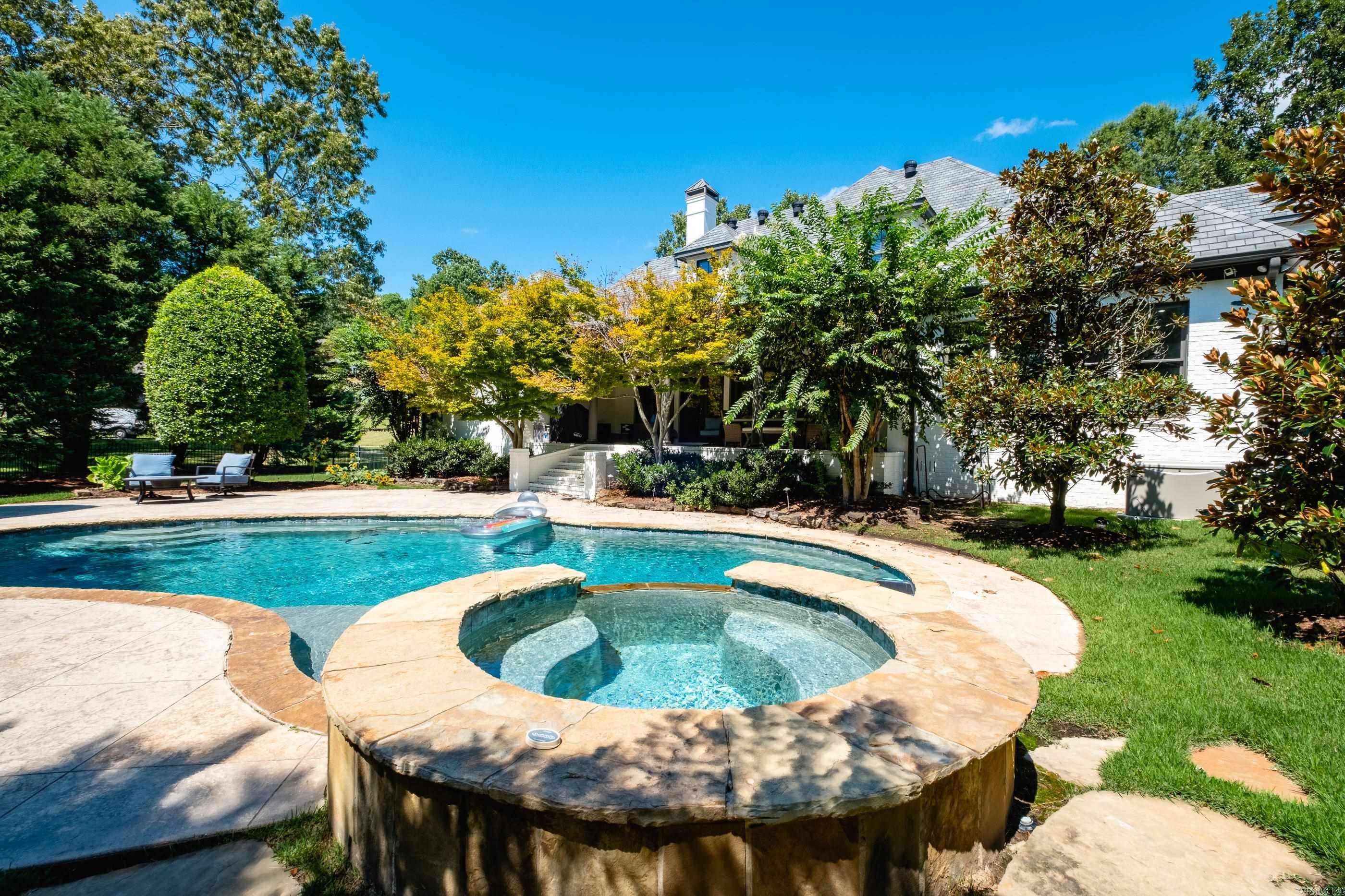 CHENAL VALLEY SOLOGNE CIRCLE - Residential