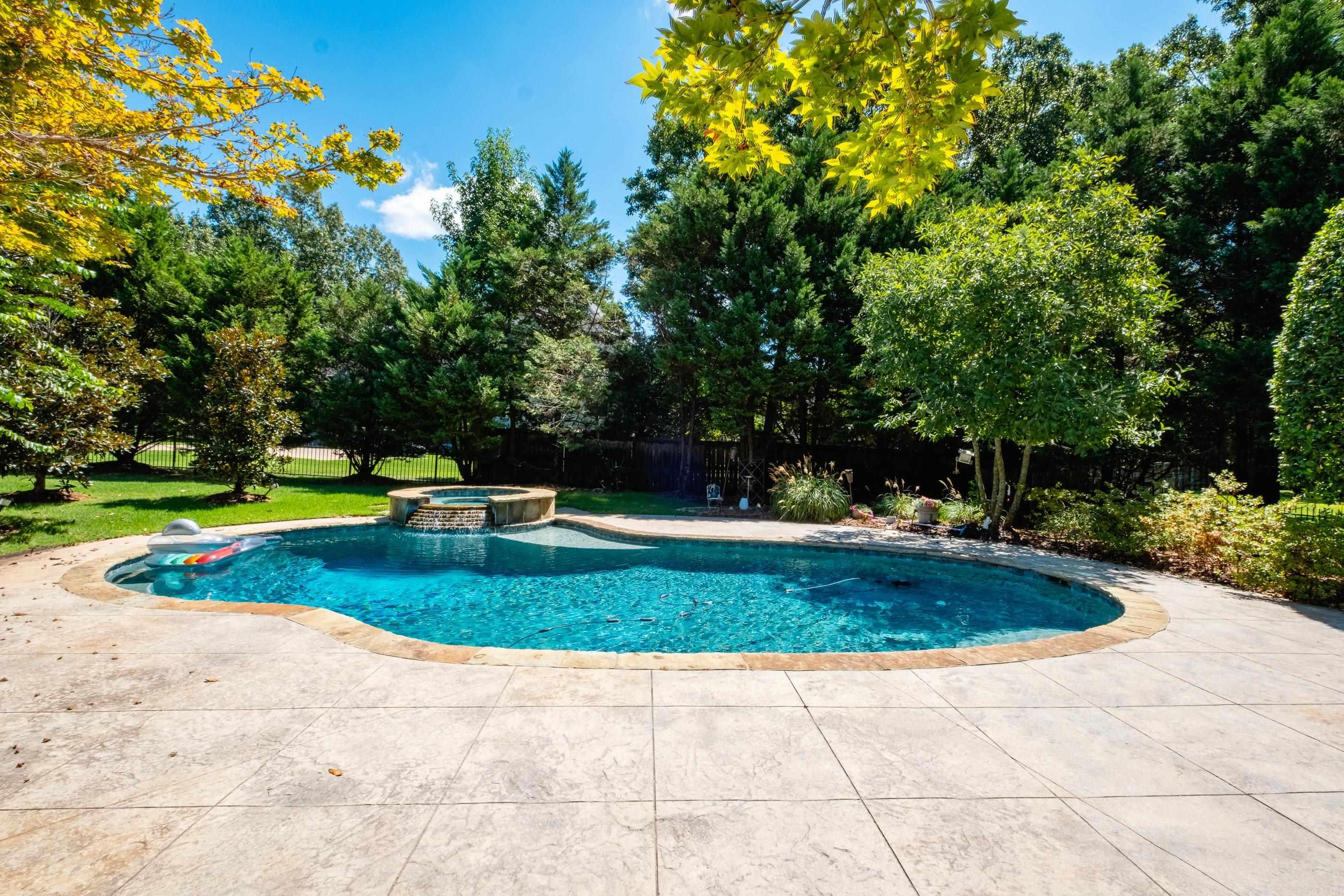 CHENAL VALLEY SOLOGNE CIRCLE - Residential