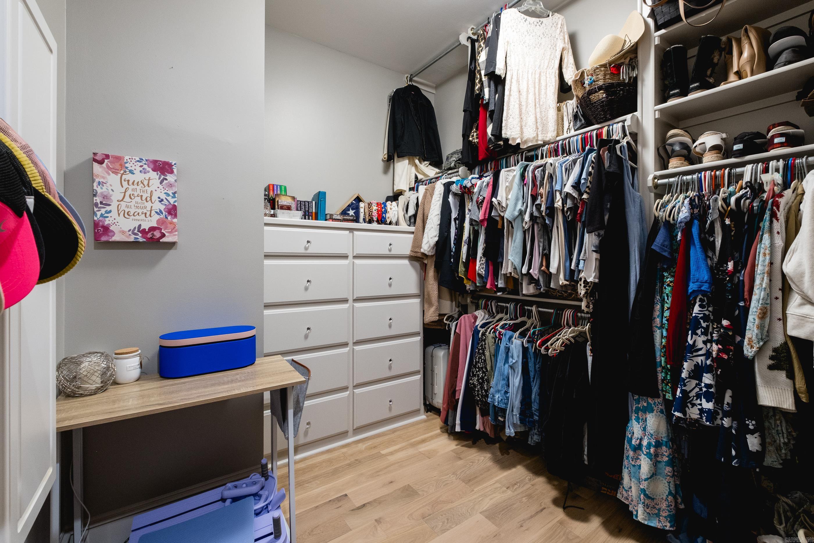 CHENAL VALLEY SOLOGNE CIRCLE - Residential