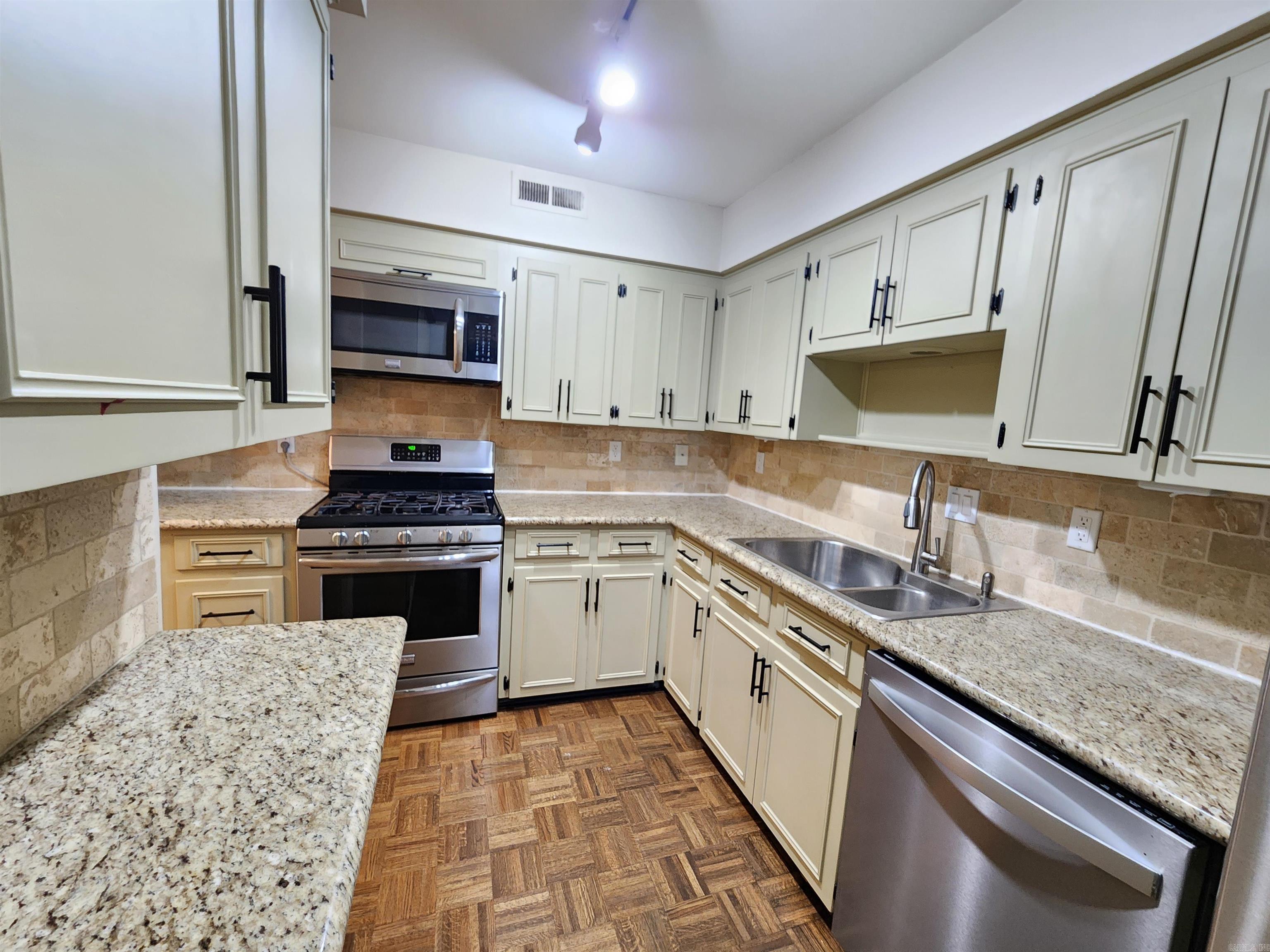 CAMBRIDGE PLACE HPR - Residential