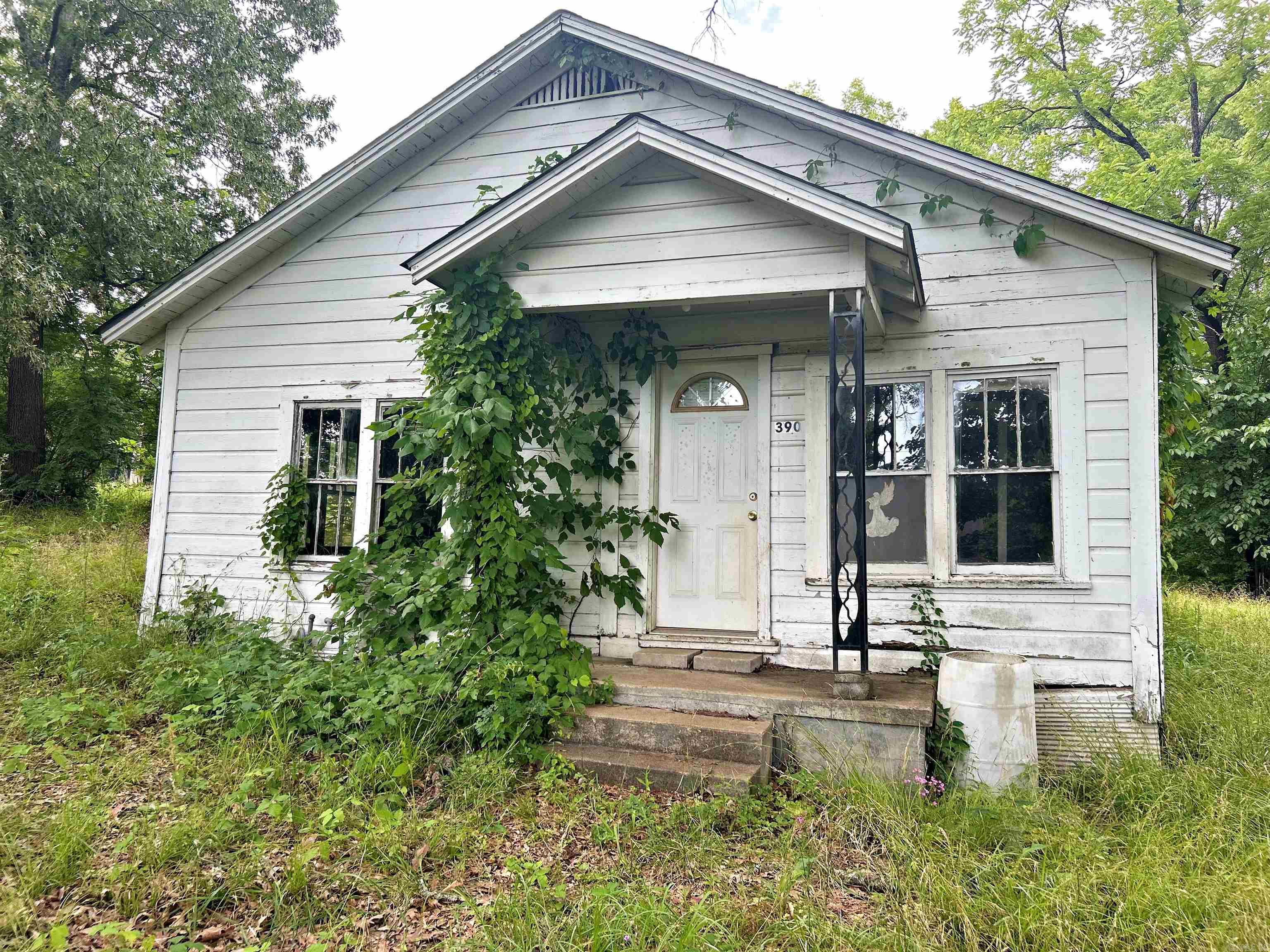 Fixer Upper with great lots.