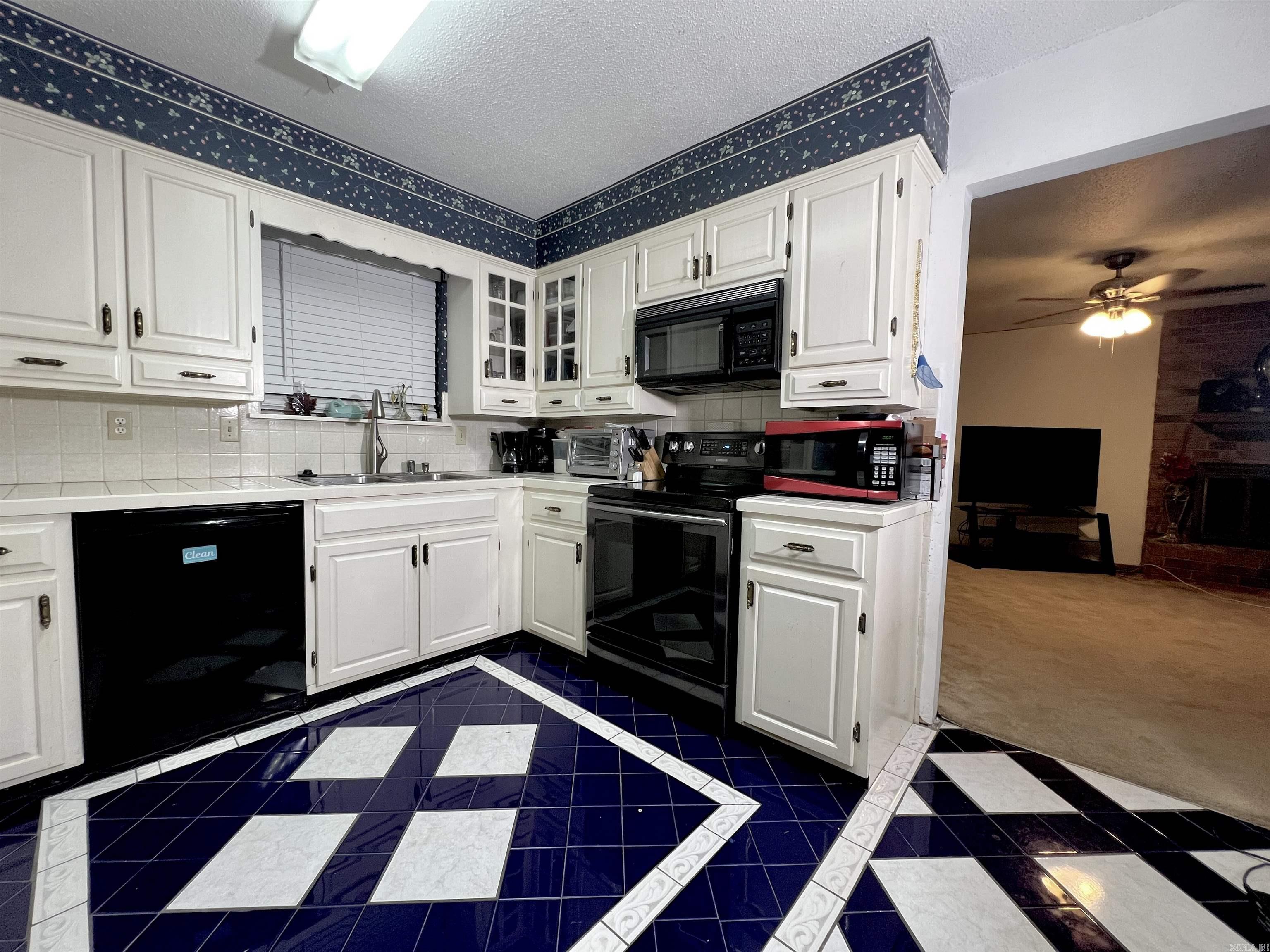 MARLOWE MANOR - Residential