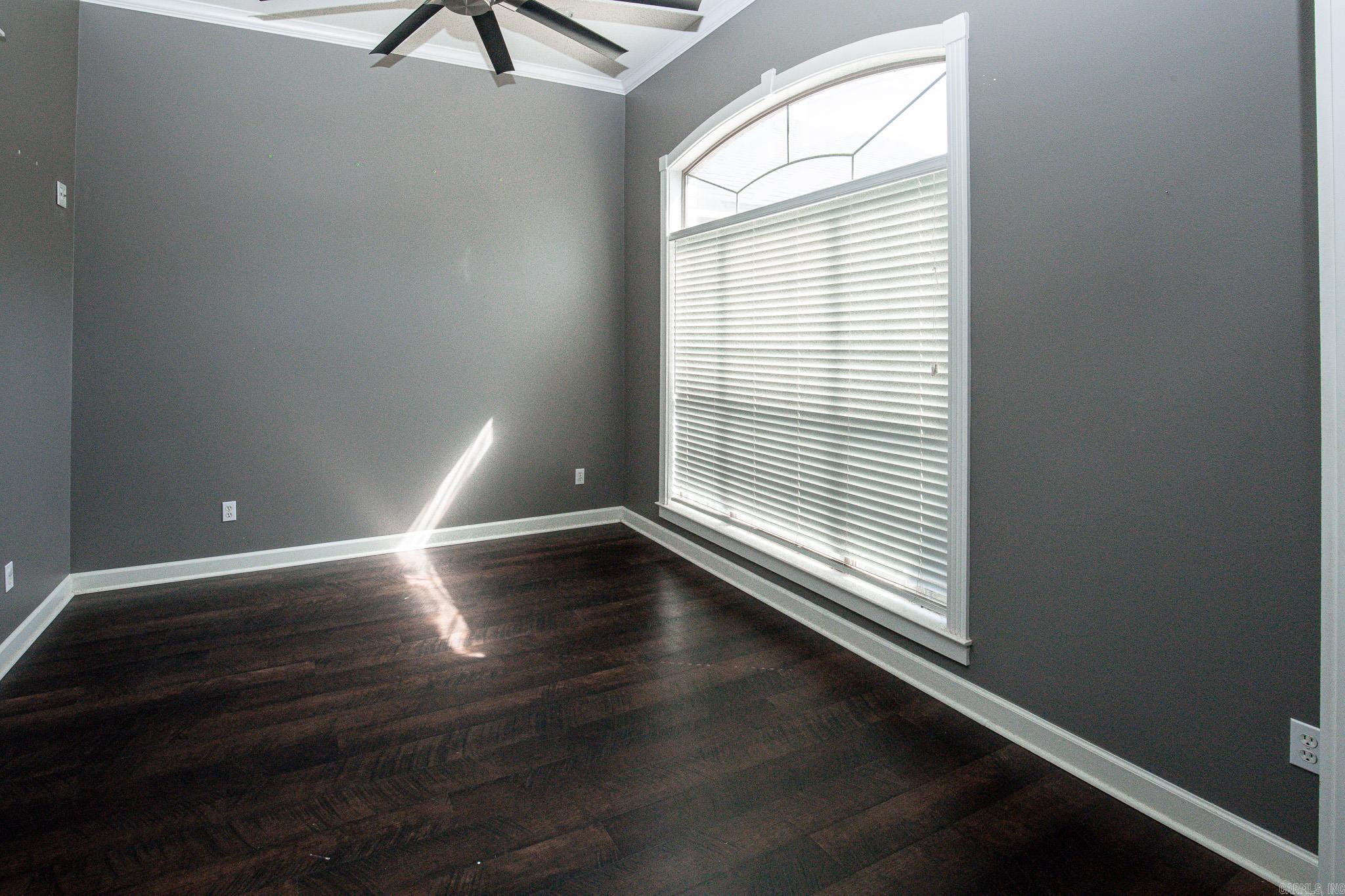 WOODLAND HILLS - Residential