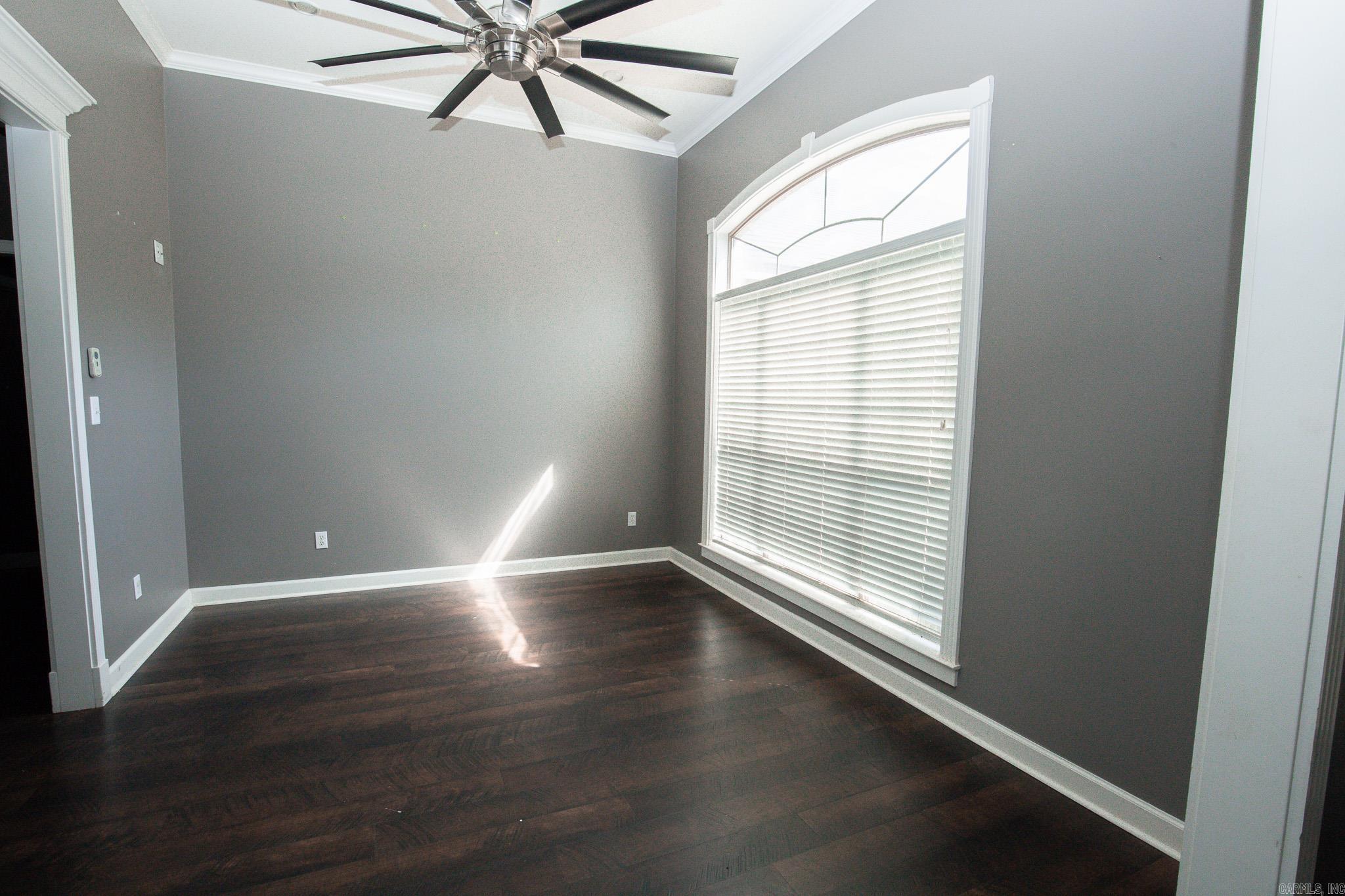 WOODLAND HILLS - Residential