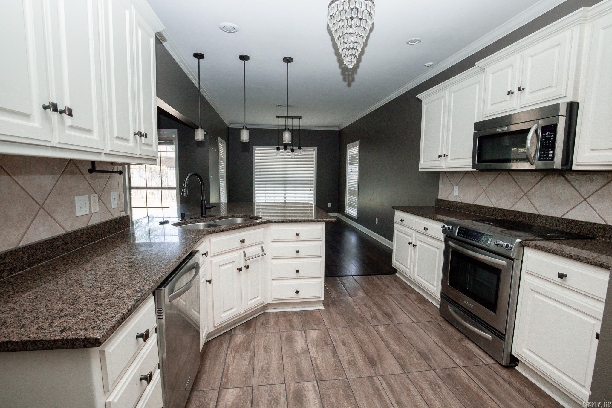 WOODLAND HILLS - Residential