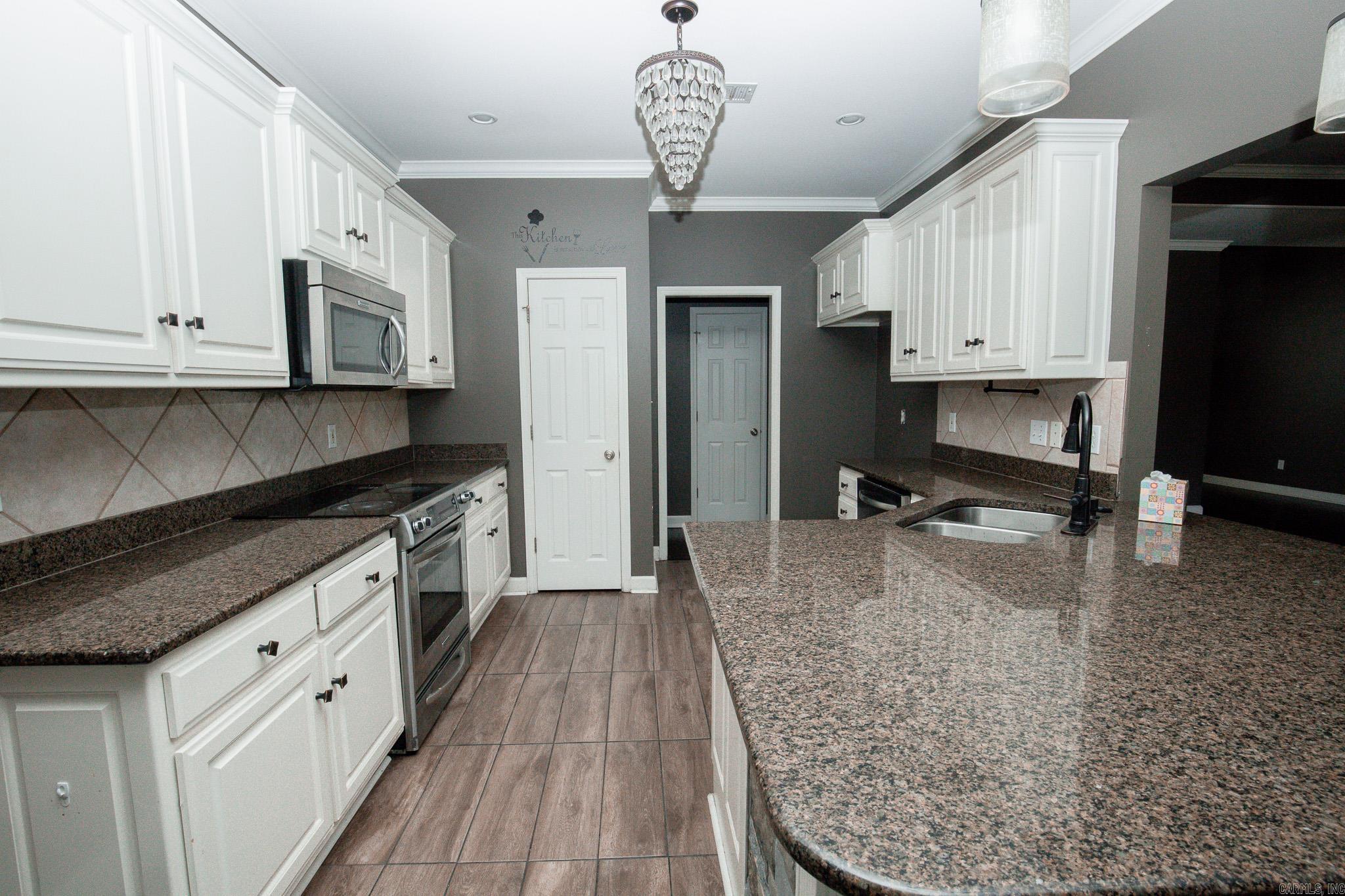 WOODLAND HILLS - Residential