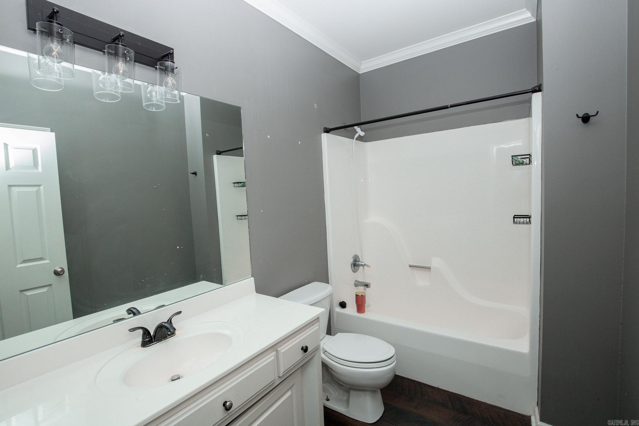 WOODLAND HILLS - Residential