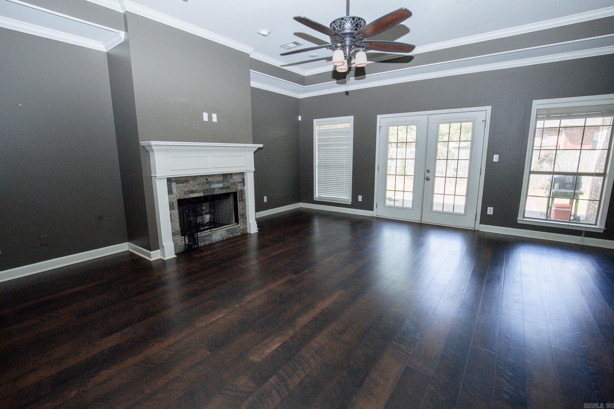 WOODLAND HILLS - Residential