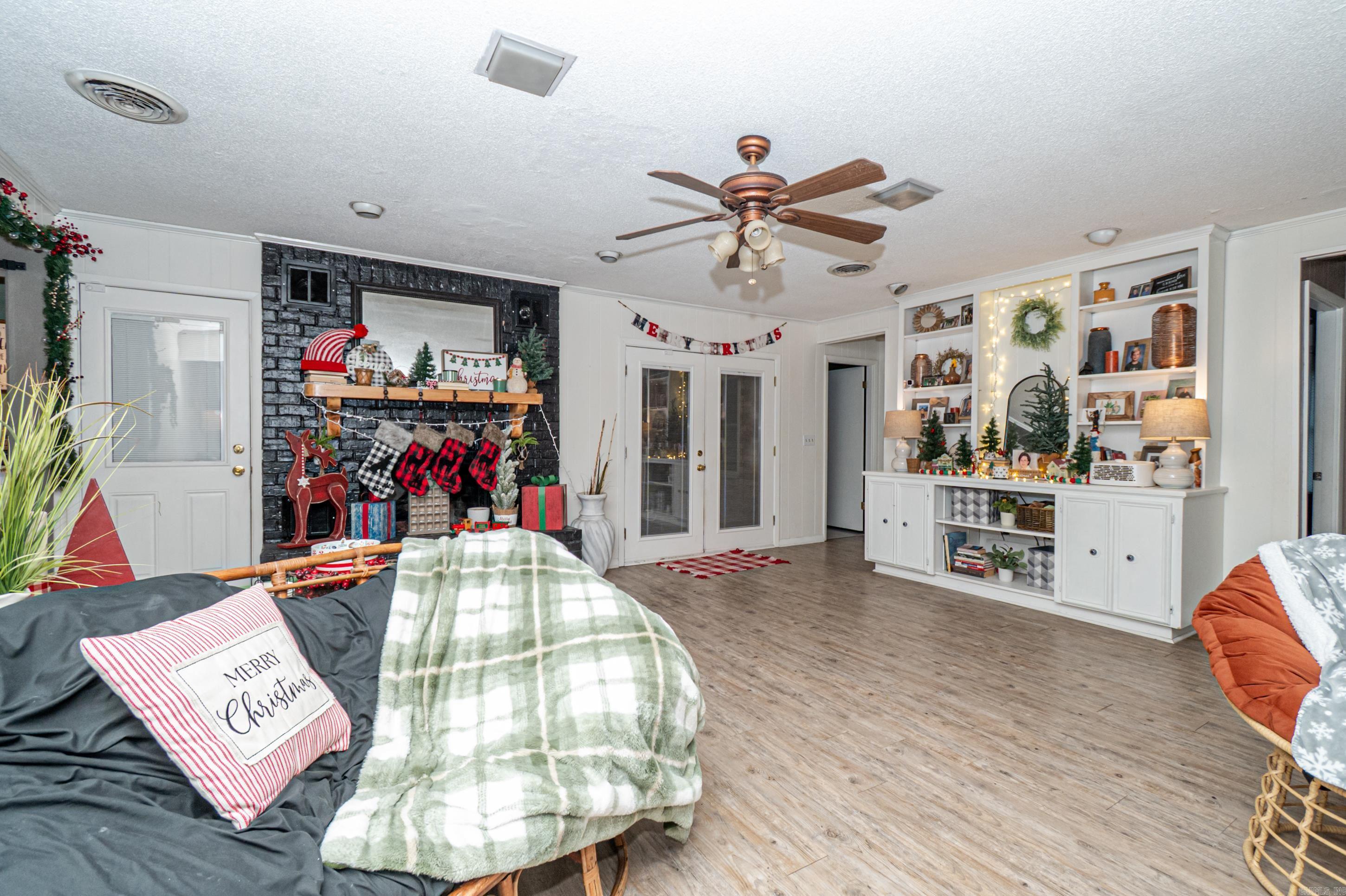 COUNTRY CLUB TERRACE - Residential