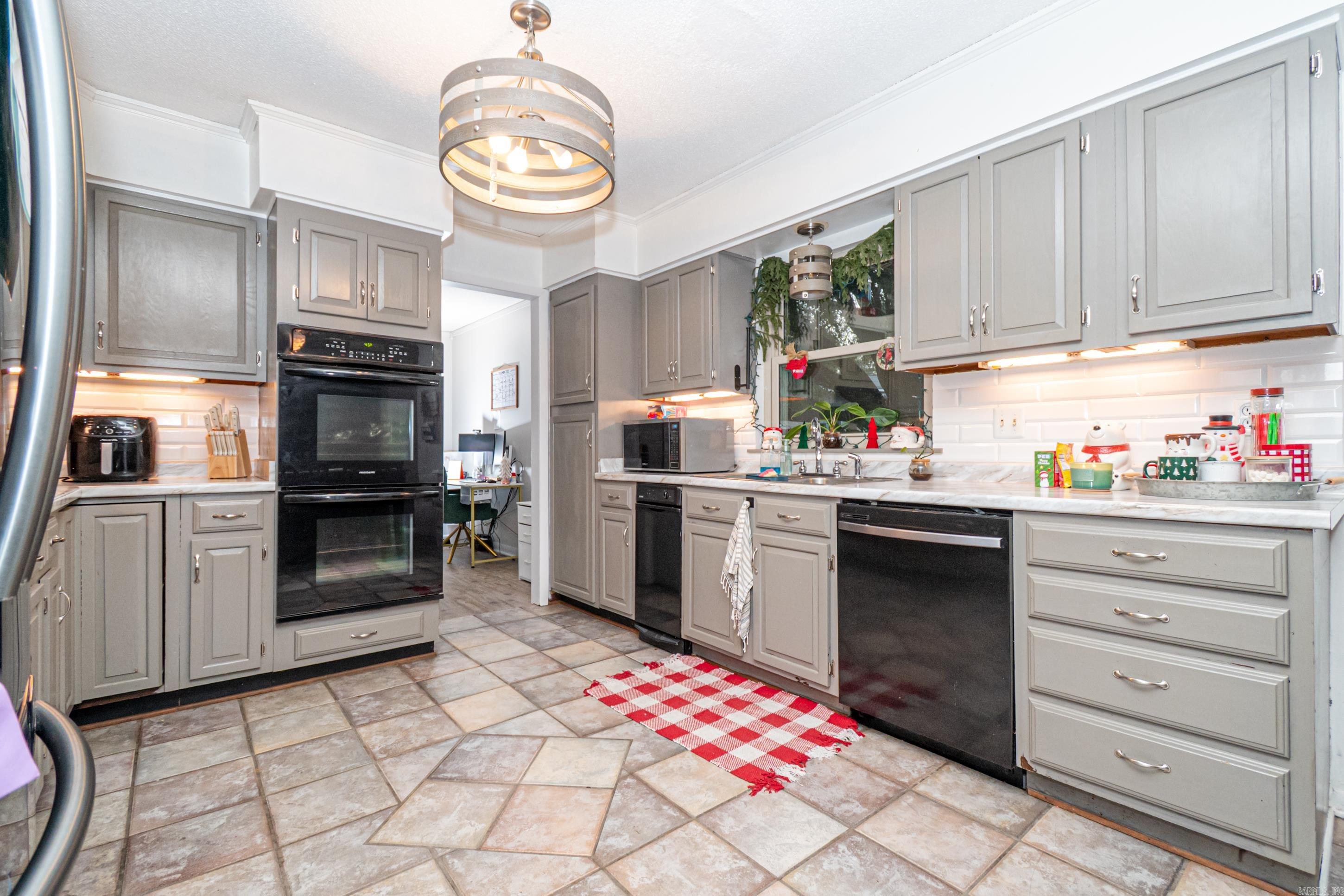 COUNTRY CLUB TERRACE - Residential