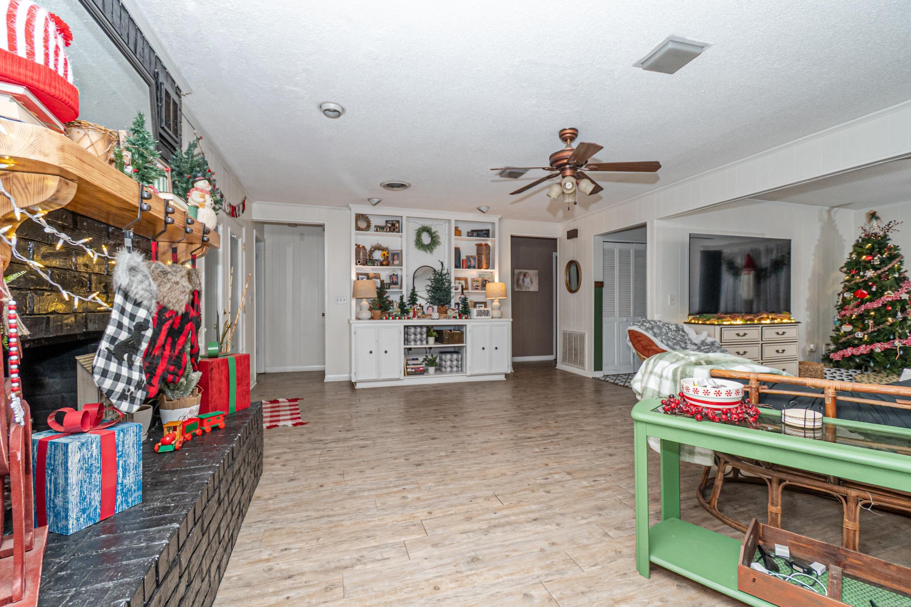 COUNTRY CLUB TERRACE - Residential