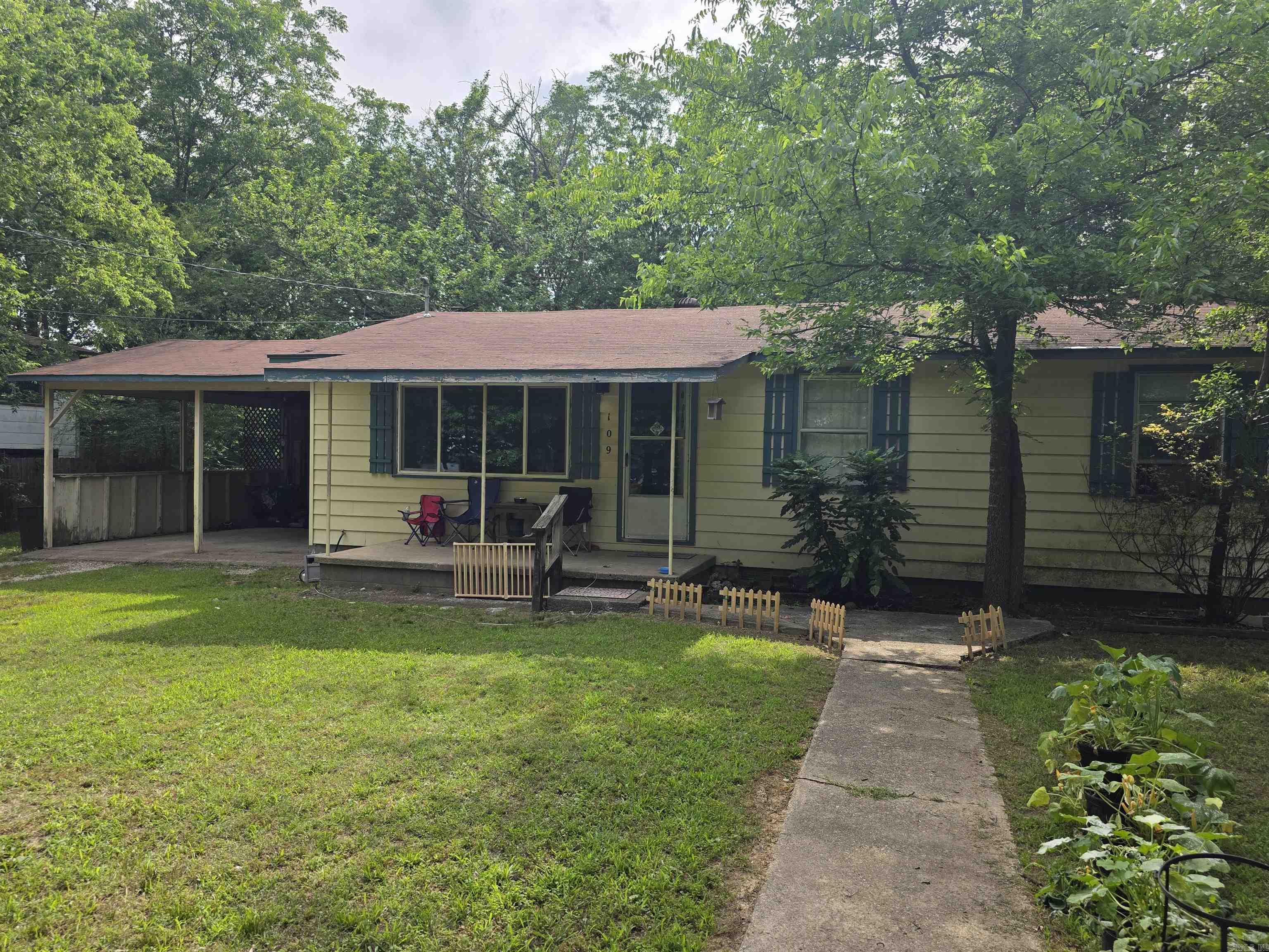 Introducing a fantastic starter home featuring 3 spacious bedrooms and 1 bath. This property includes a convenient 2-car carport and boasts a large, beautiful tree in the backyard, perfect for outdoor enjoyment. The yard is fully fenced, offering both privacy and security. Donāt miss out on this amazing opportunity! If you're an investor, there is a renter, currrently in the home, who will be willing to stay on. 24 HOUR NOTICE TO SHOW.