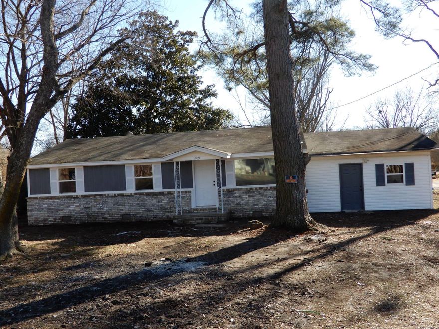 Located in a peaceful neighborhood in McRae Just a few minutes from Searcy this home has recently been updated with fresh paint flooring, and fixtures. Home has plenty of room and offers 2 living areas 1 could easily be an extra bedroom, office, or hobby room.