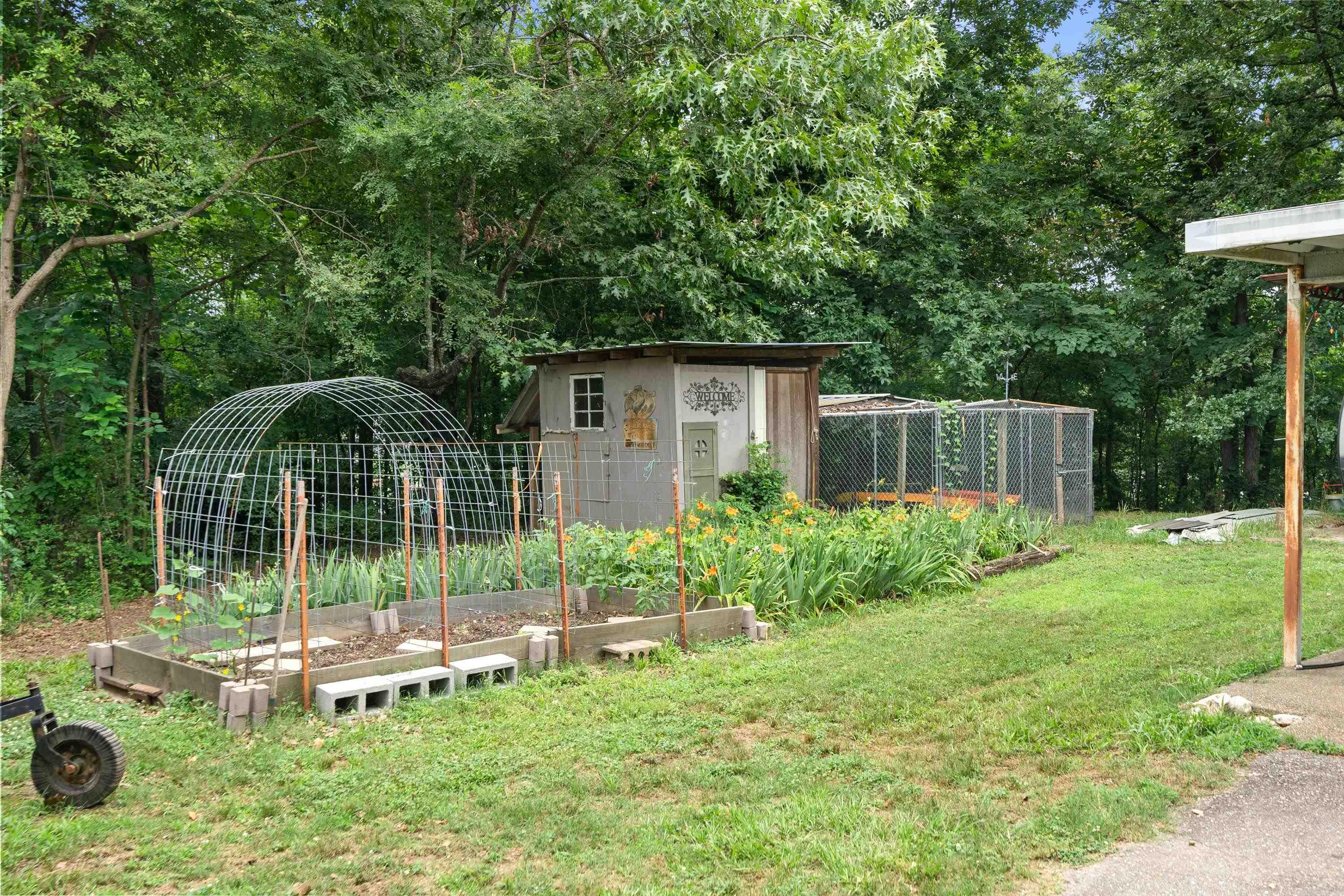 CLINTS LAKE SHORE - Residential