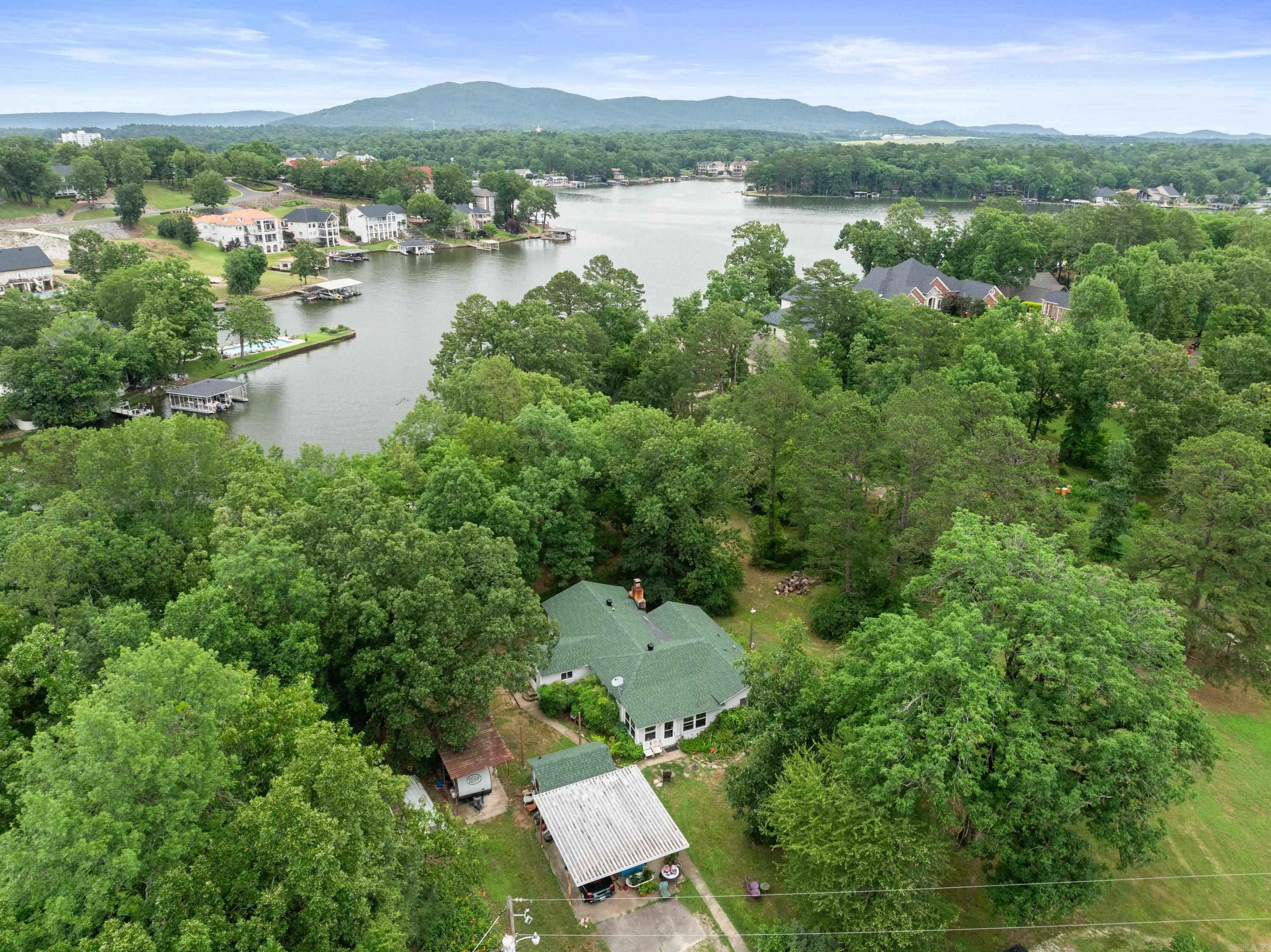 CLINTS LAKE SHORE - Residential
