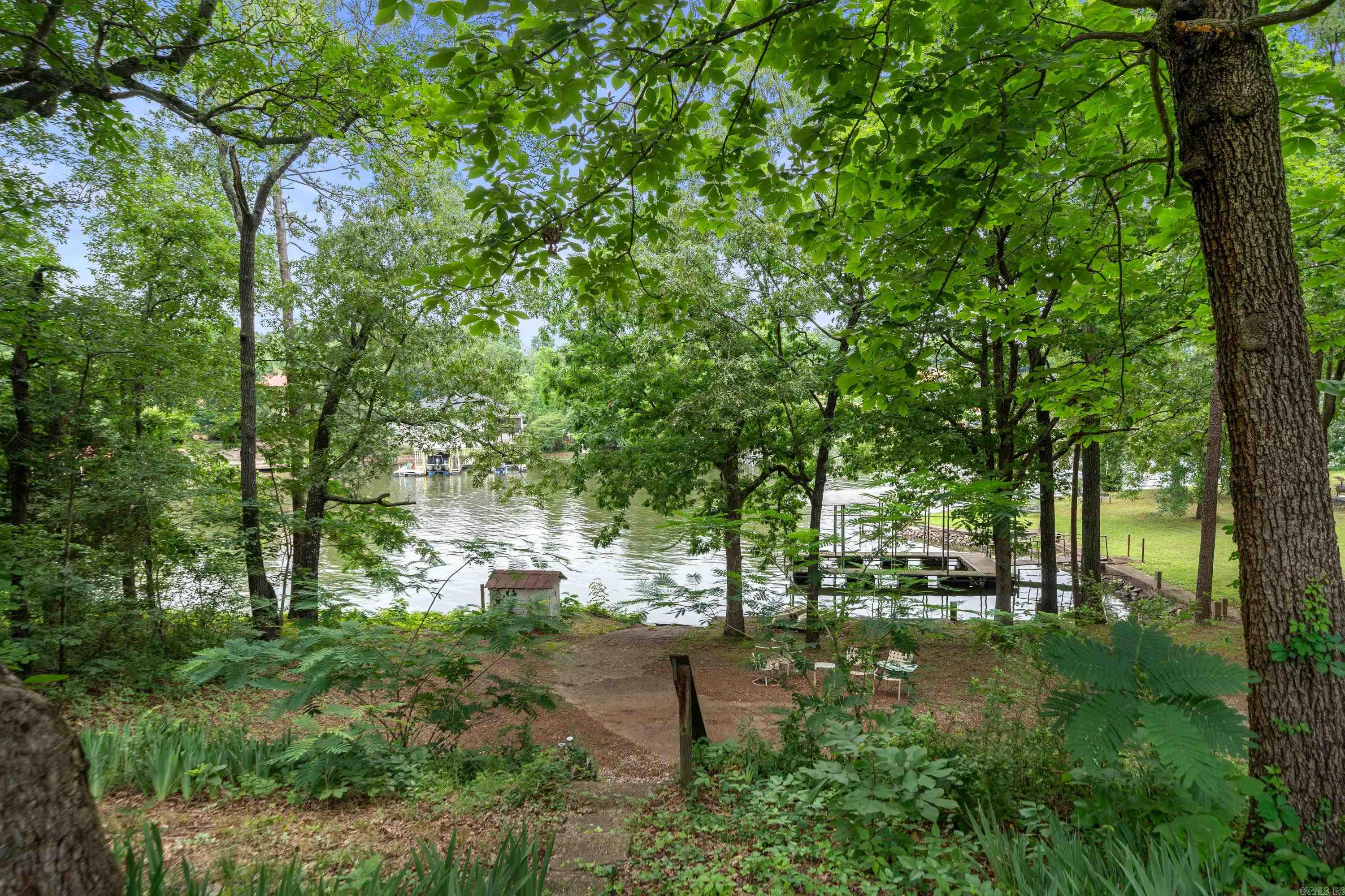 CLINTS LAKE SHORE - Residential
