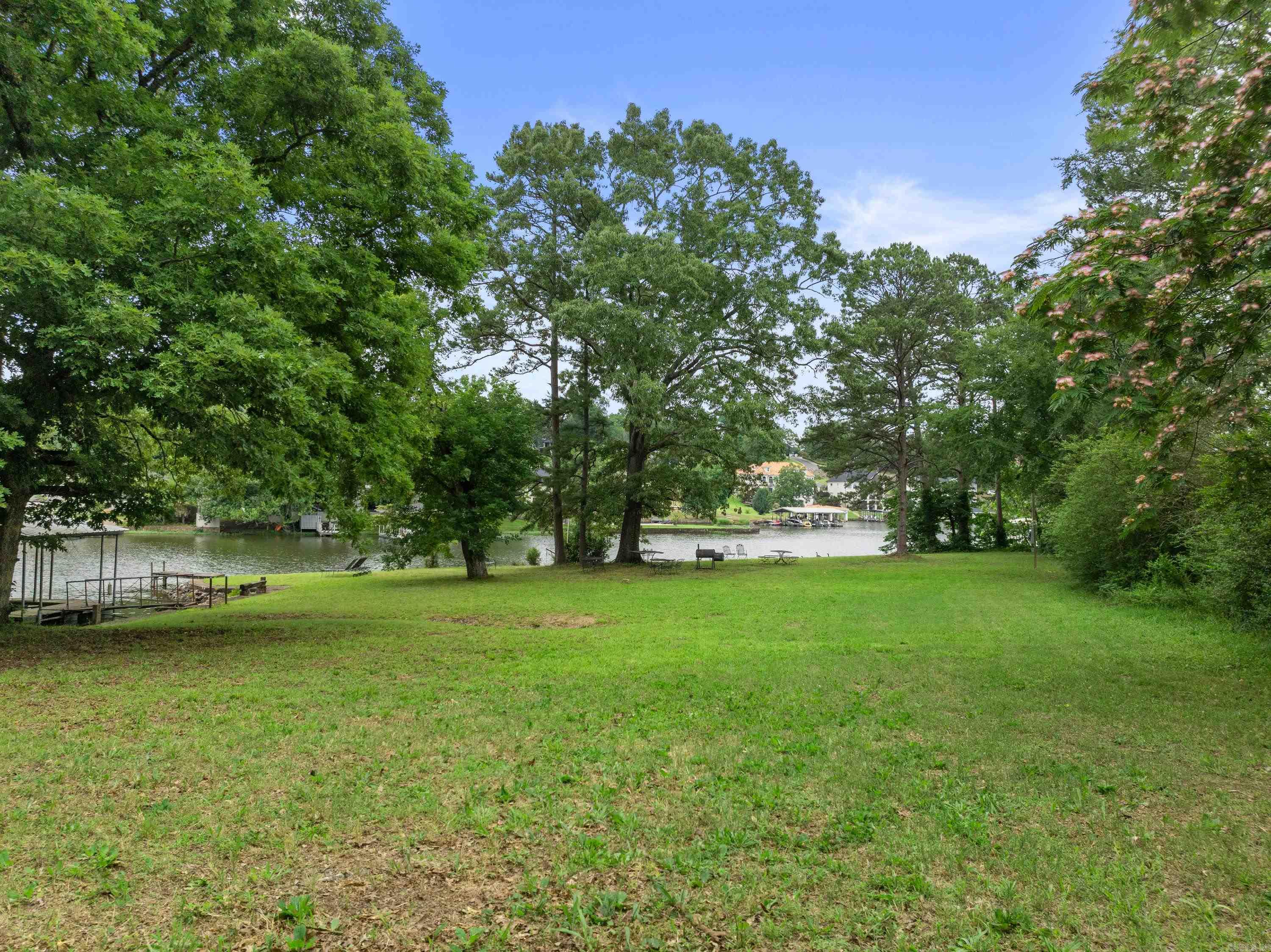 CLINTS LAKE SHORE - Residential