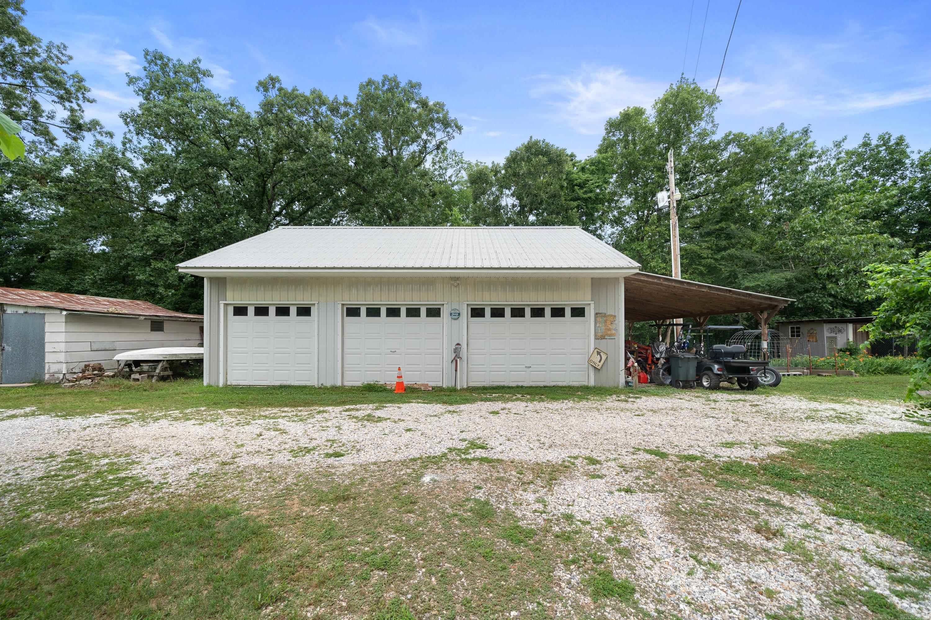 CLINTS LAKE SHORE - Residential