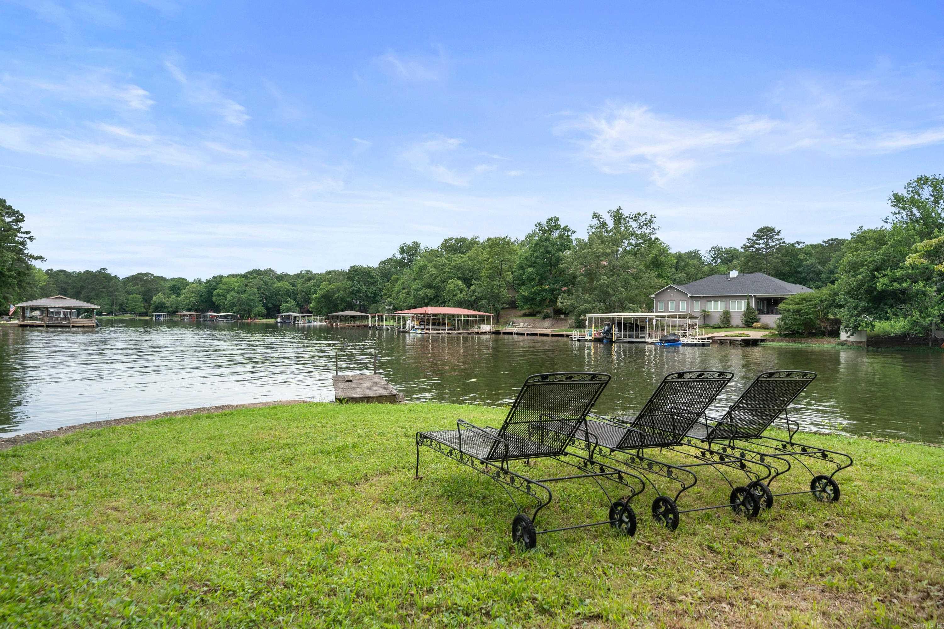 CLINTS LAKE SHORE - Residential